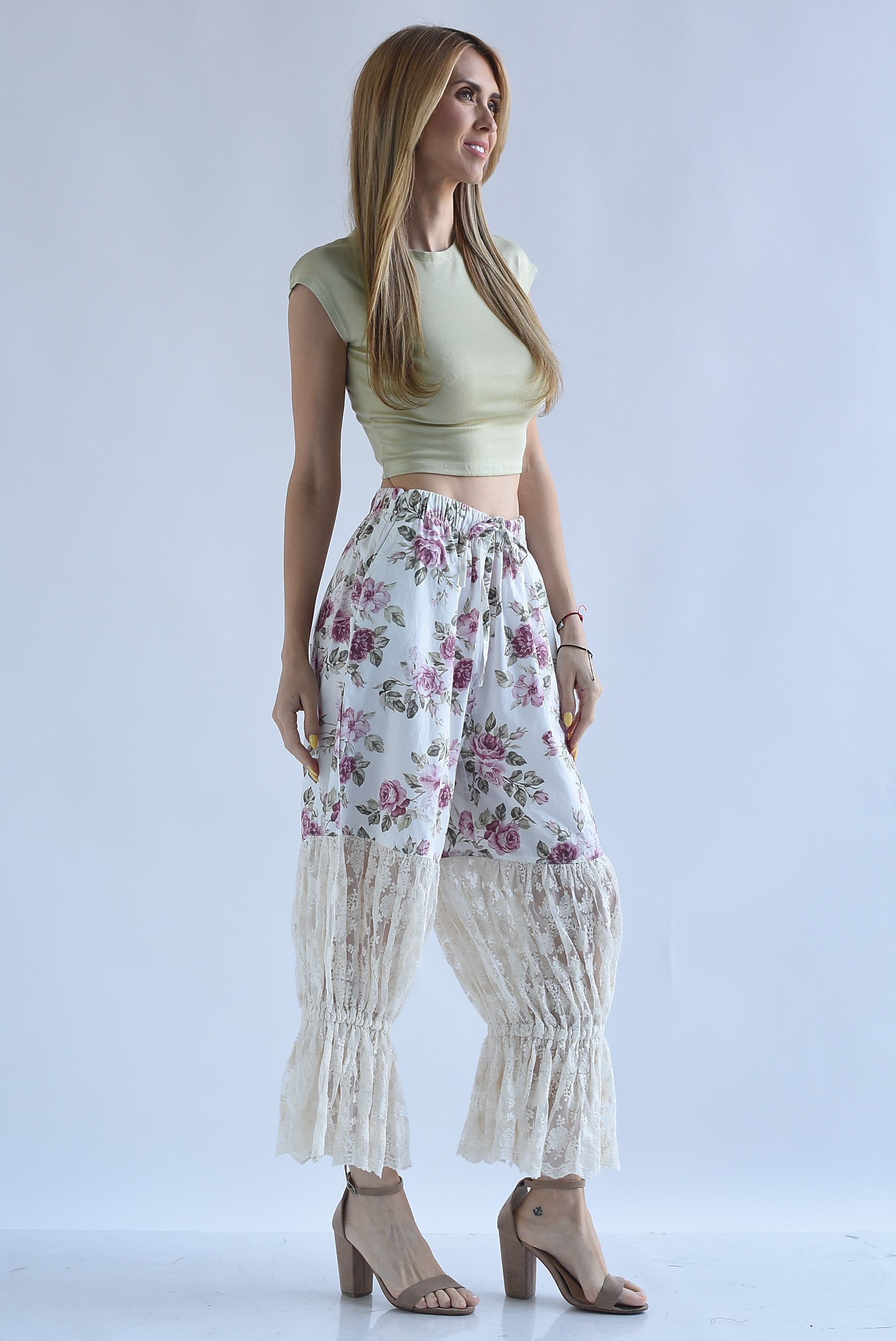 Pantalón bloomers flores mitad encaje