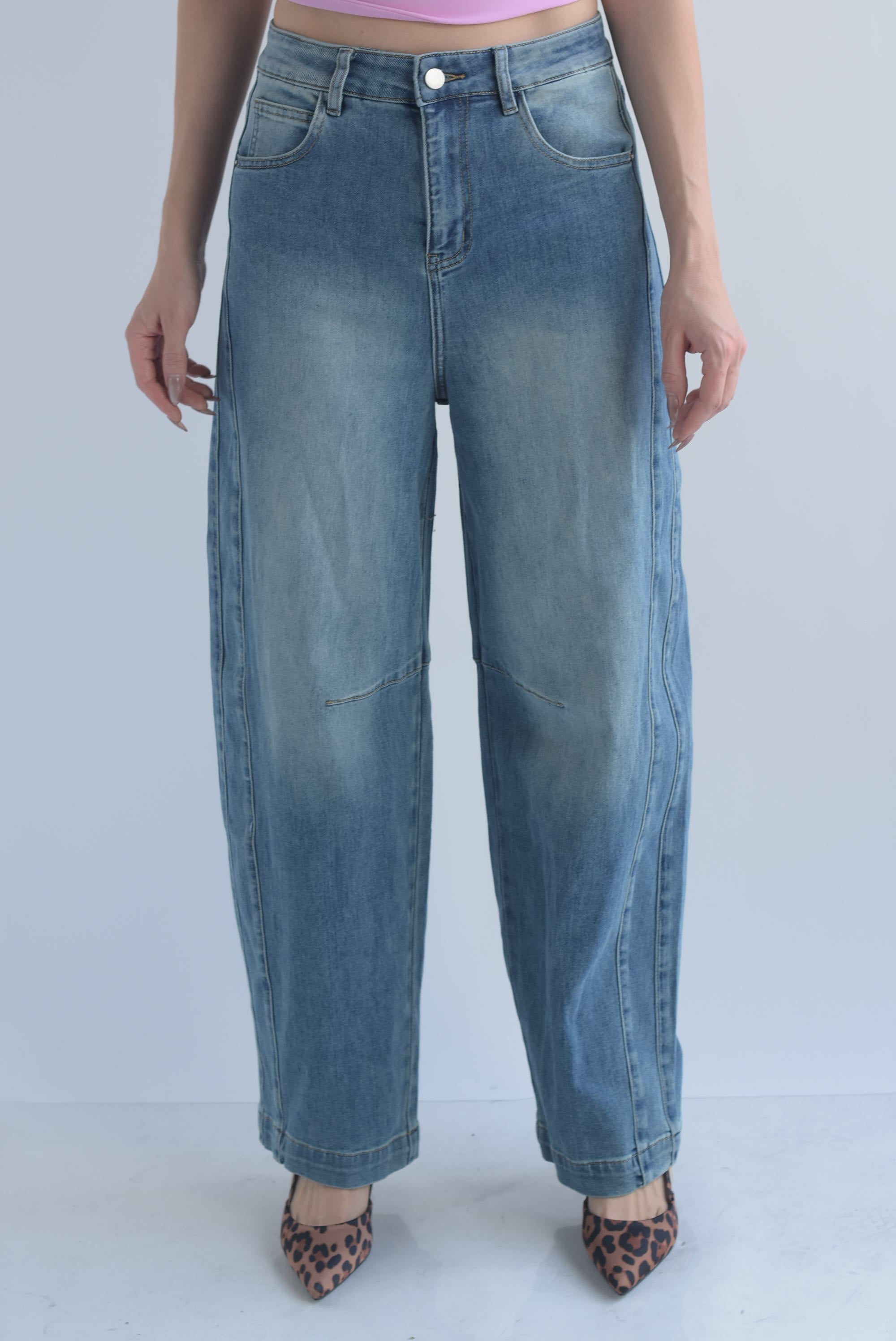 Jeans barrel bolsillo bordado