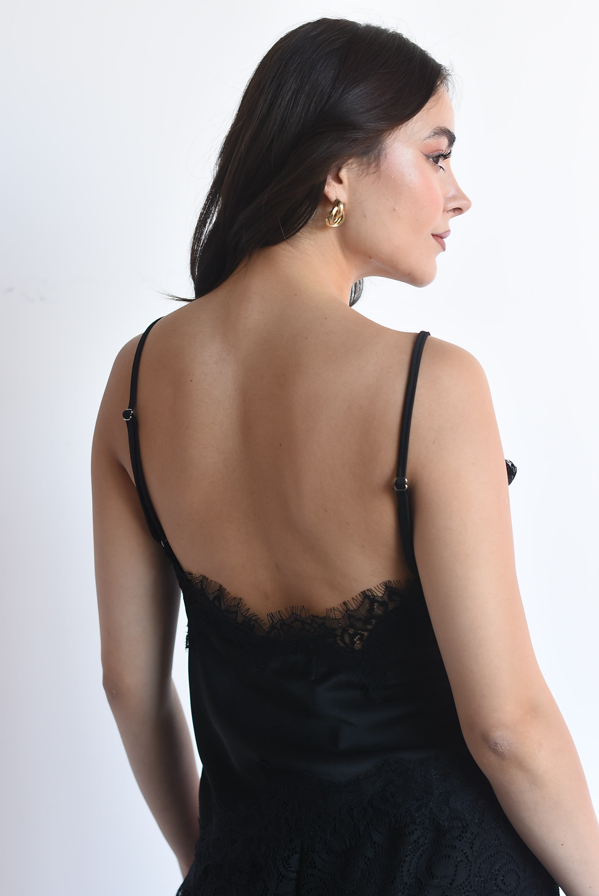 Top lencero asimétrico encaje cruzado