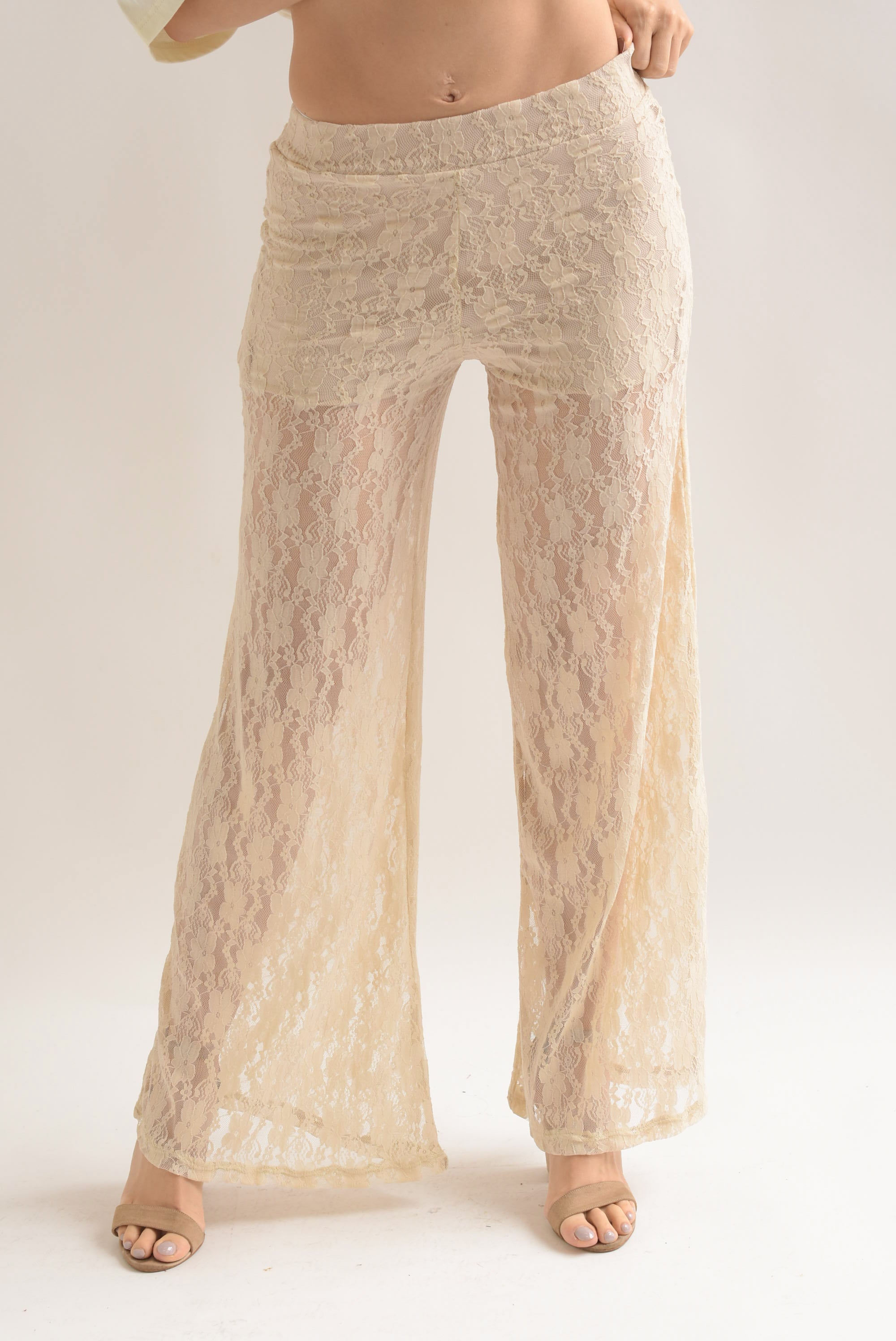 Pantalón encaje wide leg short Beige