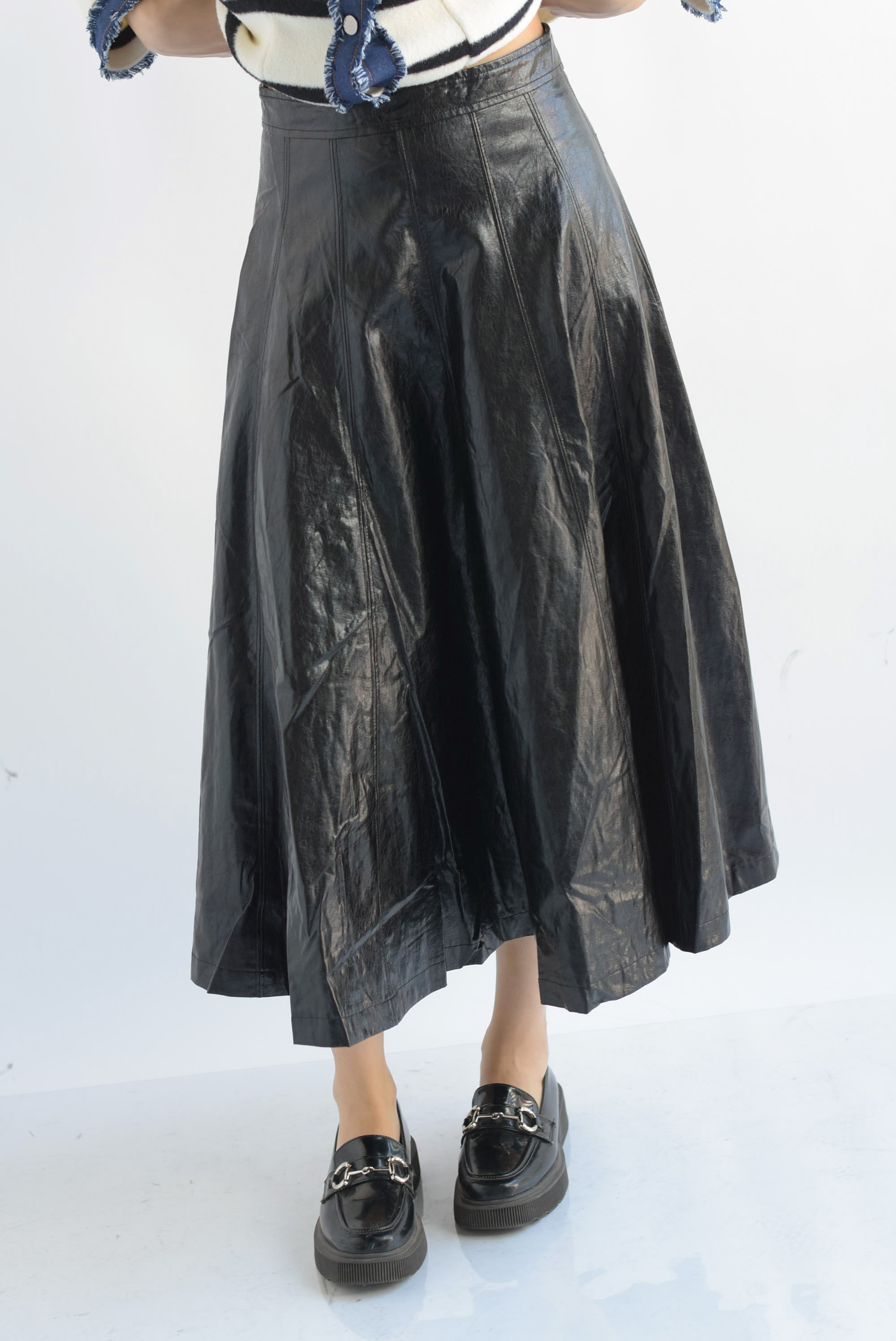 Falda pinzas vinipiel texturizada Negro