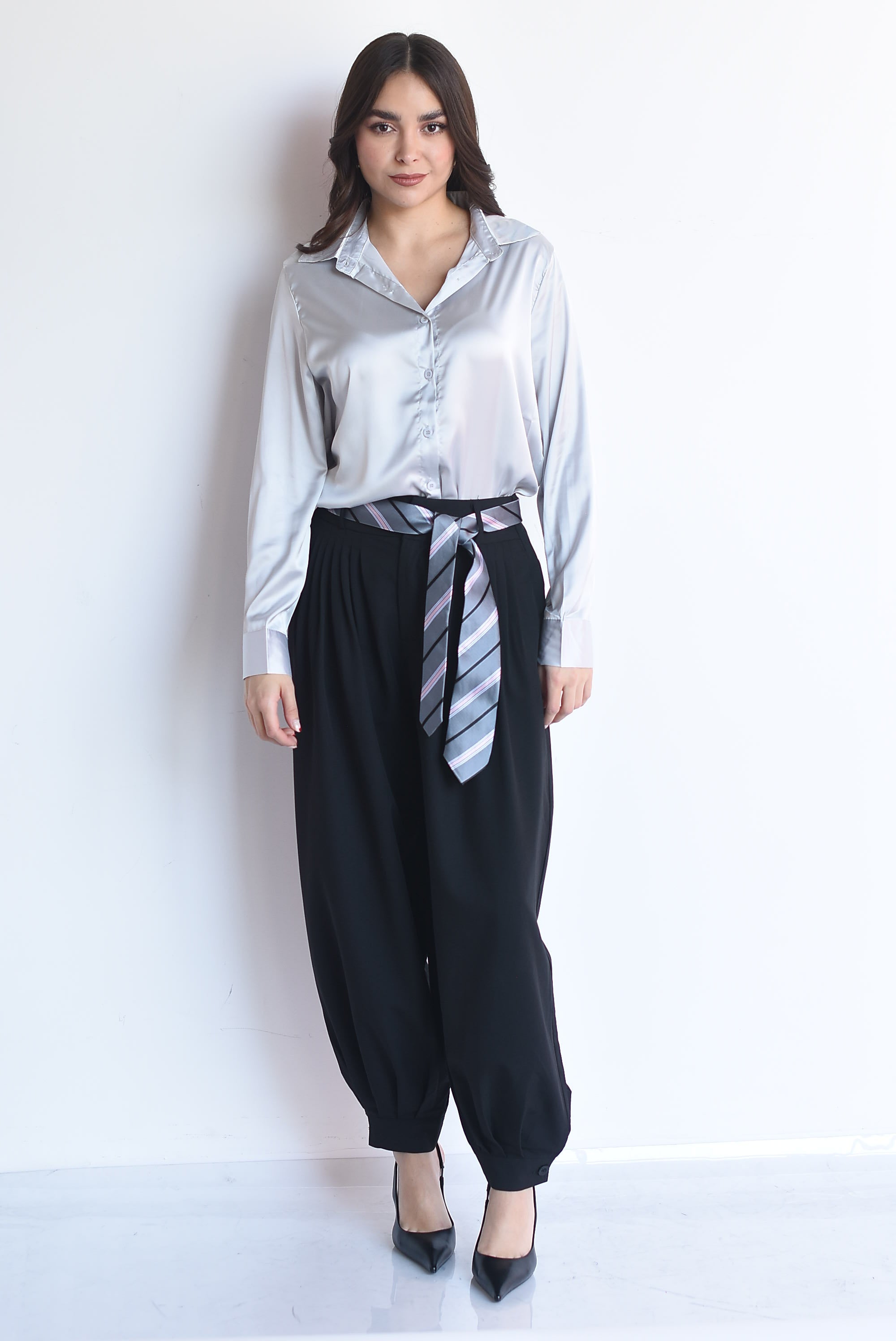 Pantalón globo plisado corbata