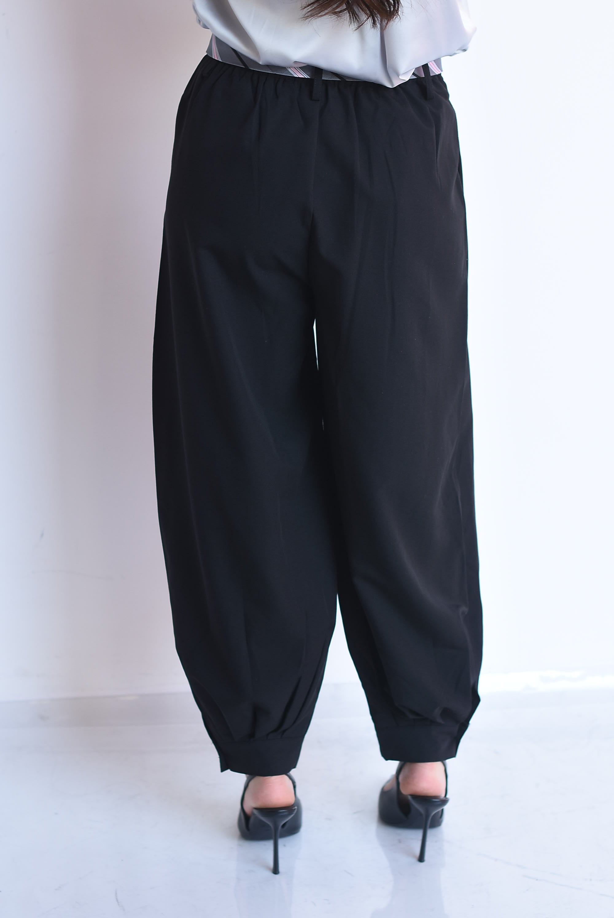 Pantalón globo plisado corbata