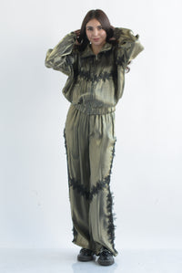 Fashion Styled Set Pantalón y Chamarra metalizado tira flores Verde Olivo