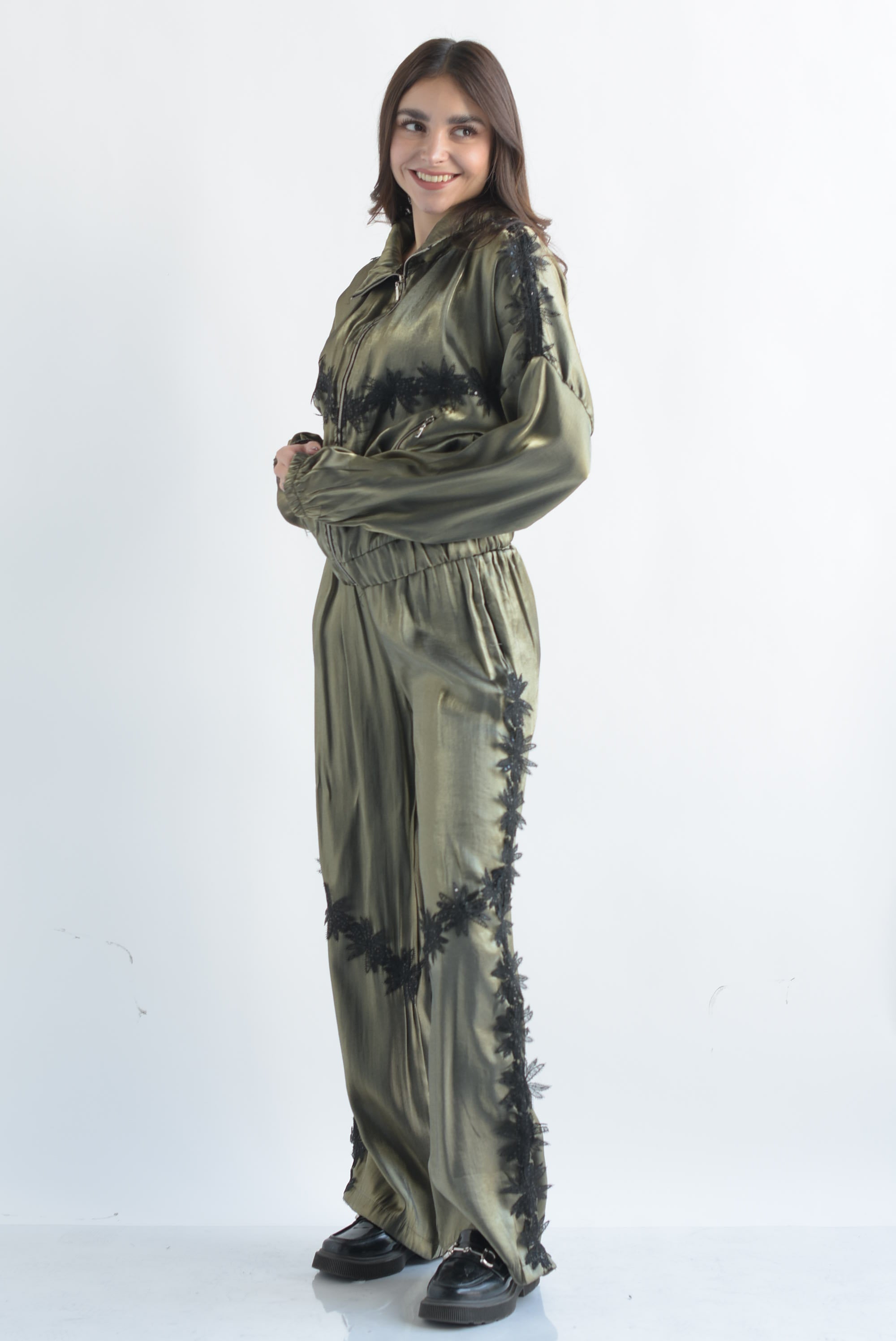 Set Pantalón y Chamarra metalizado tira flores Verde Olivo