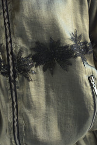 Fashion Styled Set Pantalón y Chamarra metalizado tira flores Verde Olivo