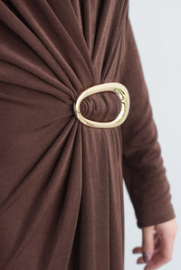 Fashion Styled Vestido largo hebilla dorada Espresso