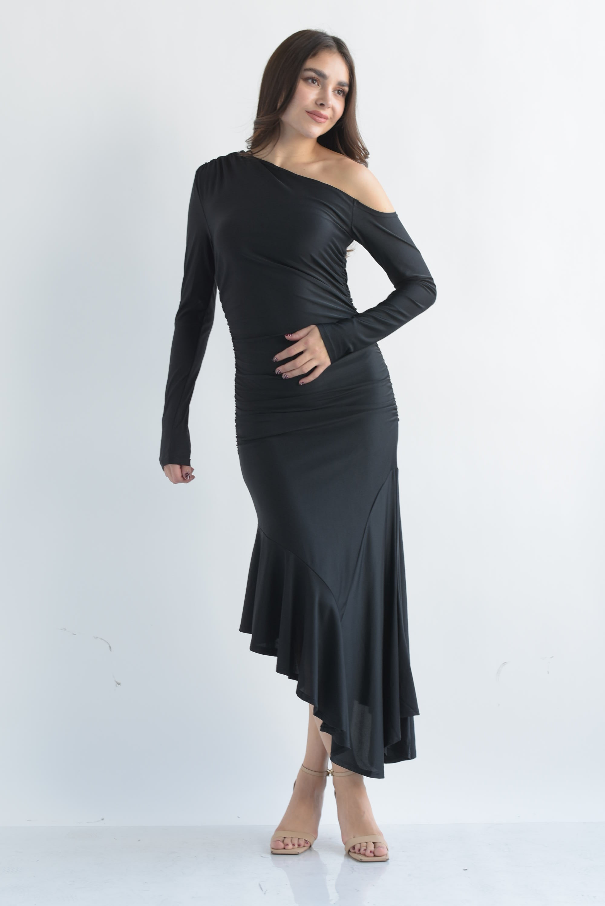 Vestido asimétrico manga larga olán Negro