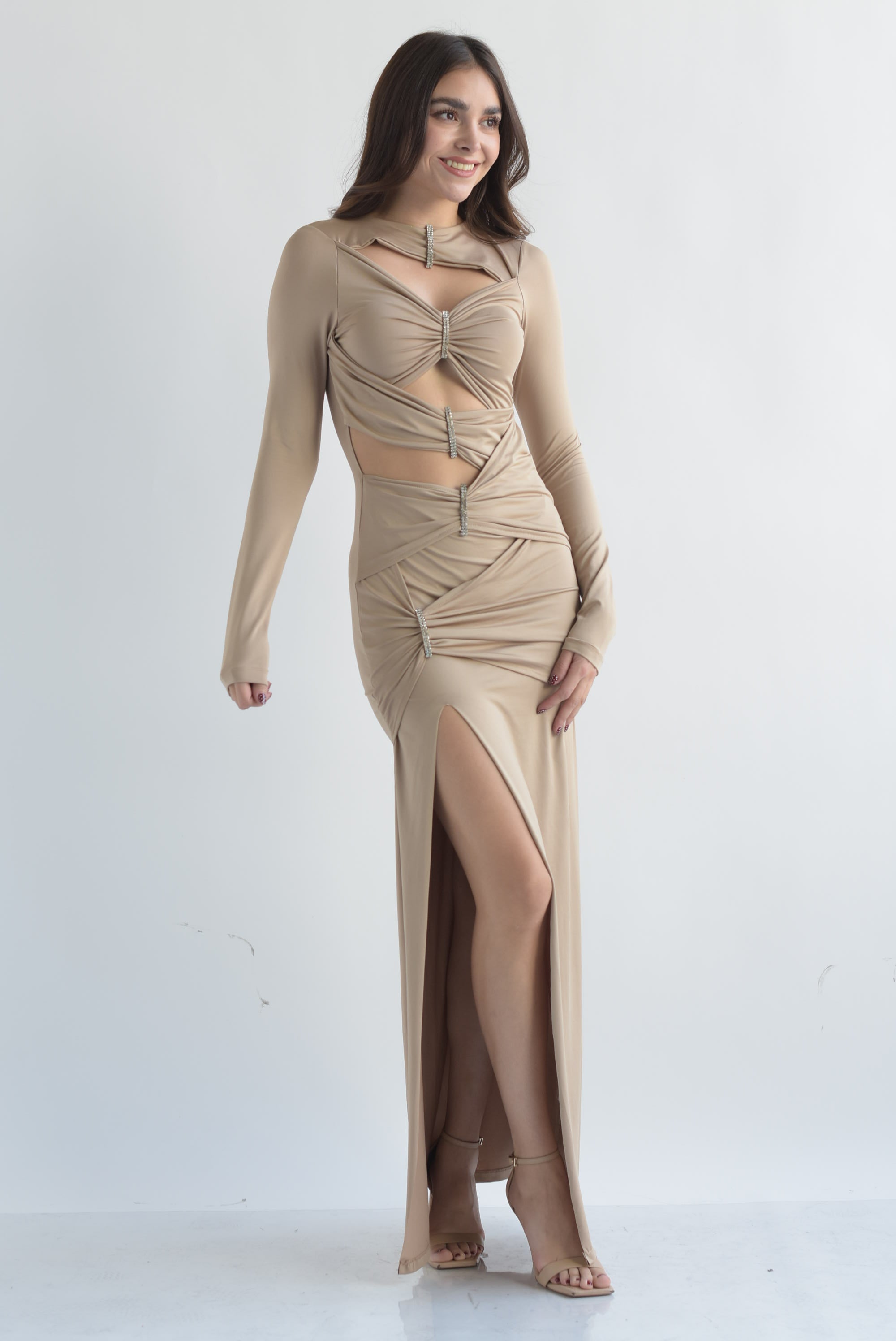 Vestido largo licra cut-out aplicaciones brillos Beige