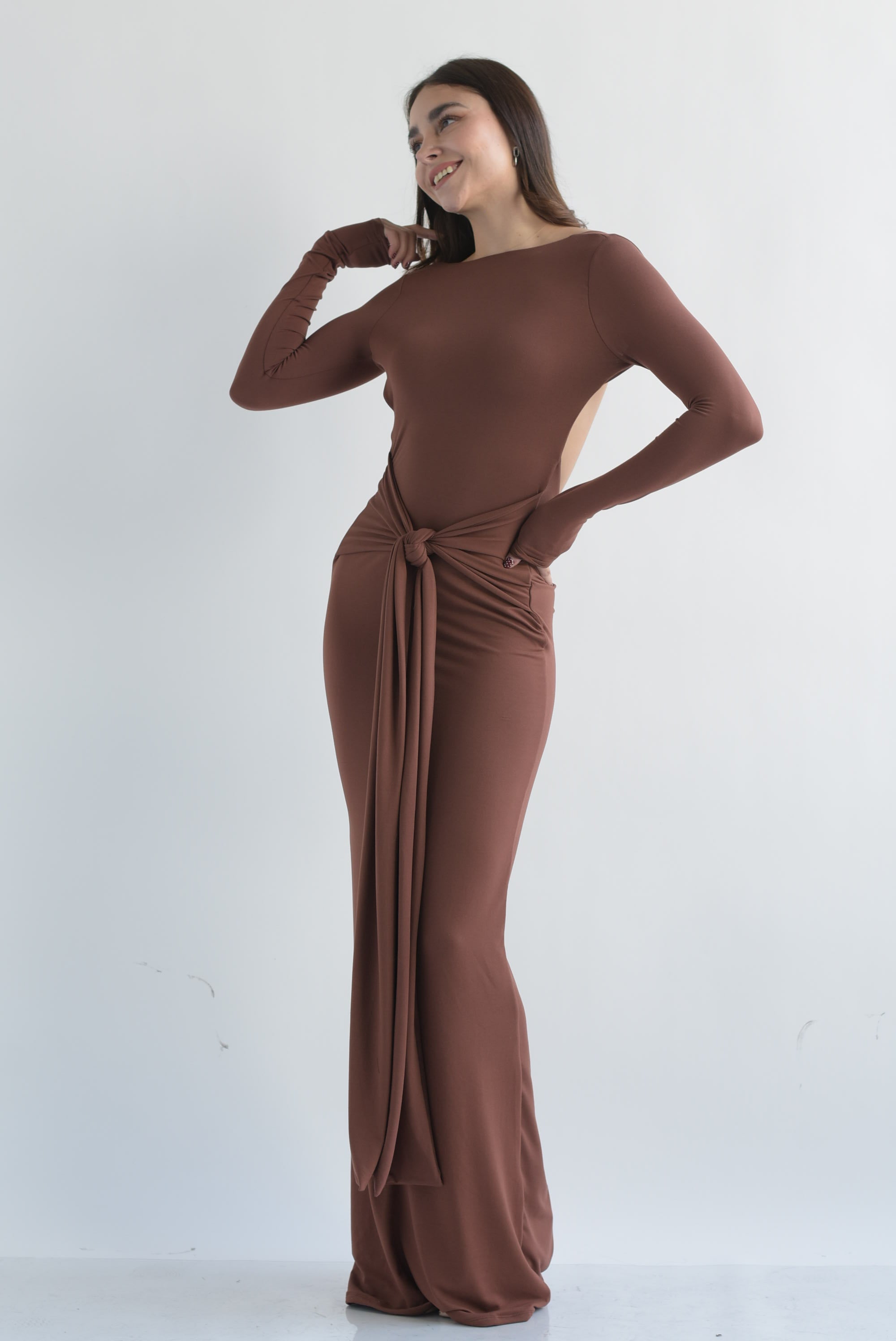 Vestido largo algodón escote espalda manga larga Café