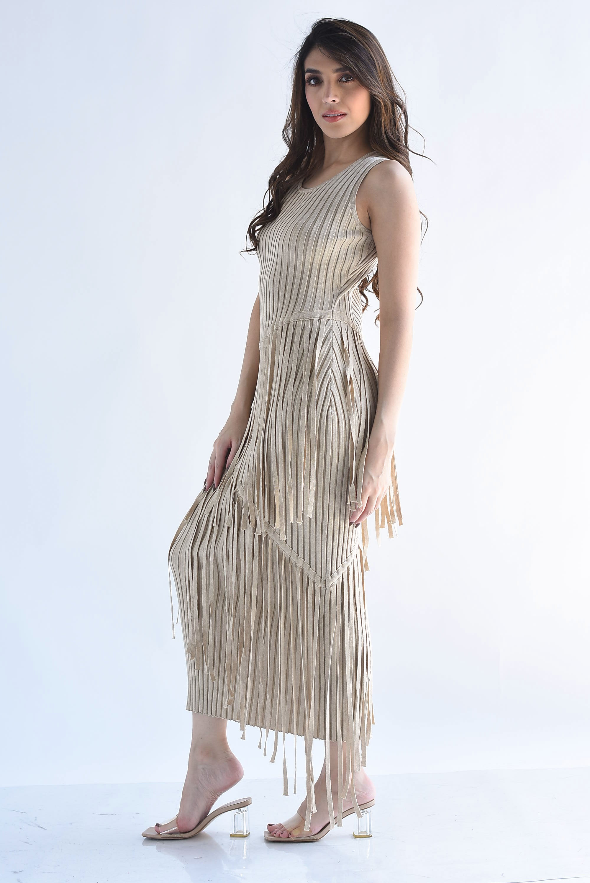 Vestido punto canalé flecos asimétrico