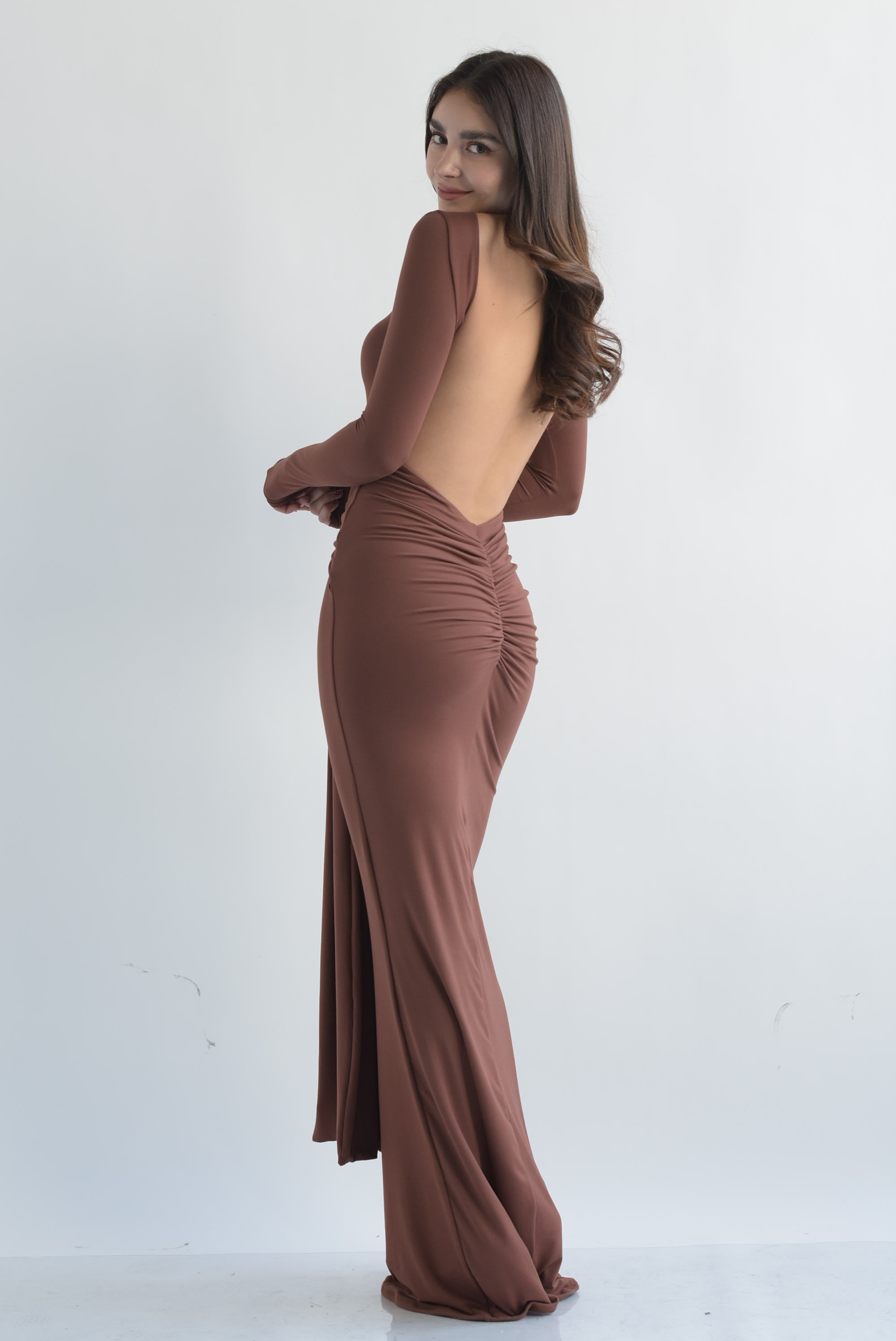 Vestido largo algodón escote espalda manga larga Café