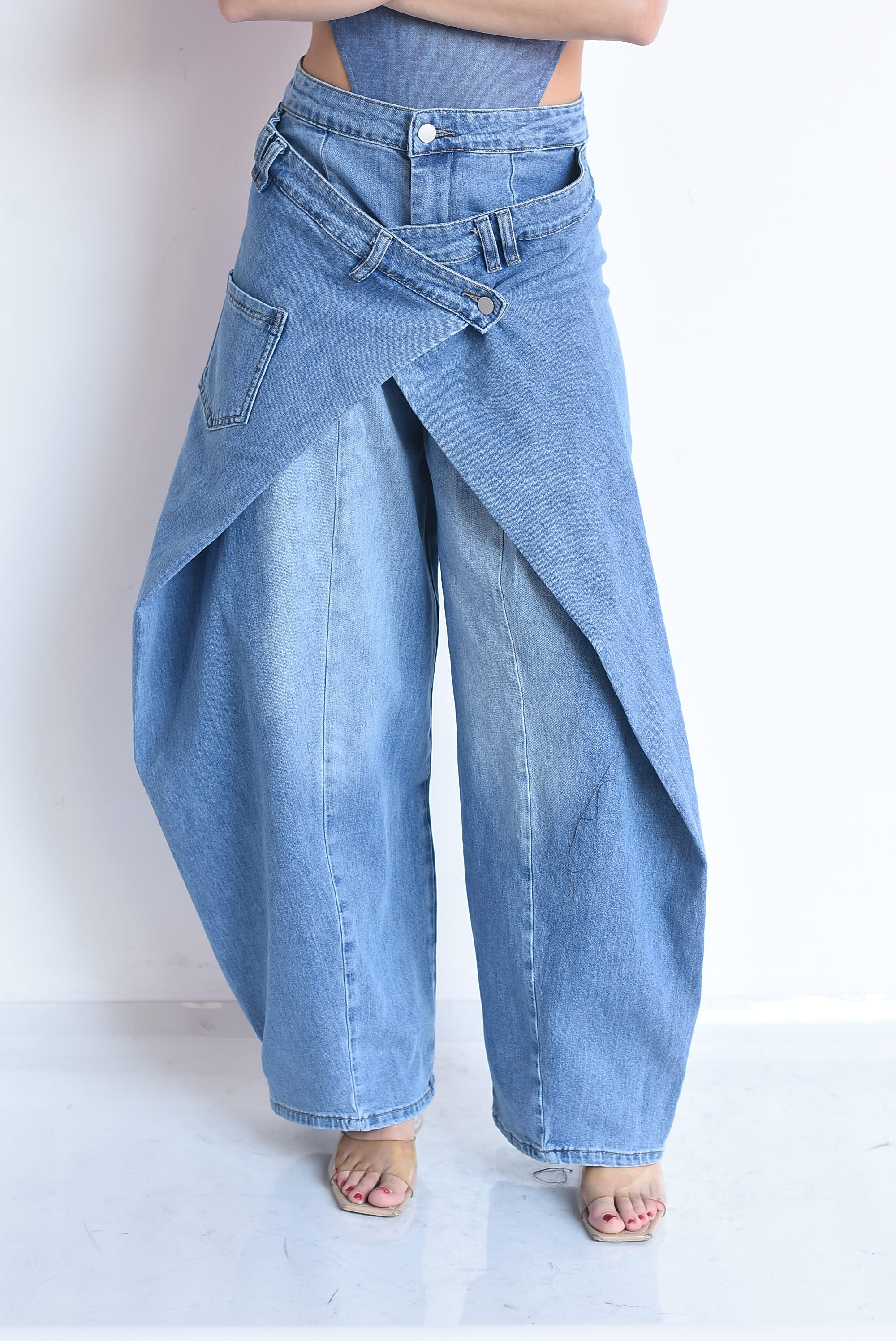 Jeans barrel envolvente