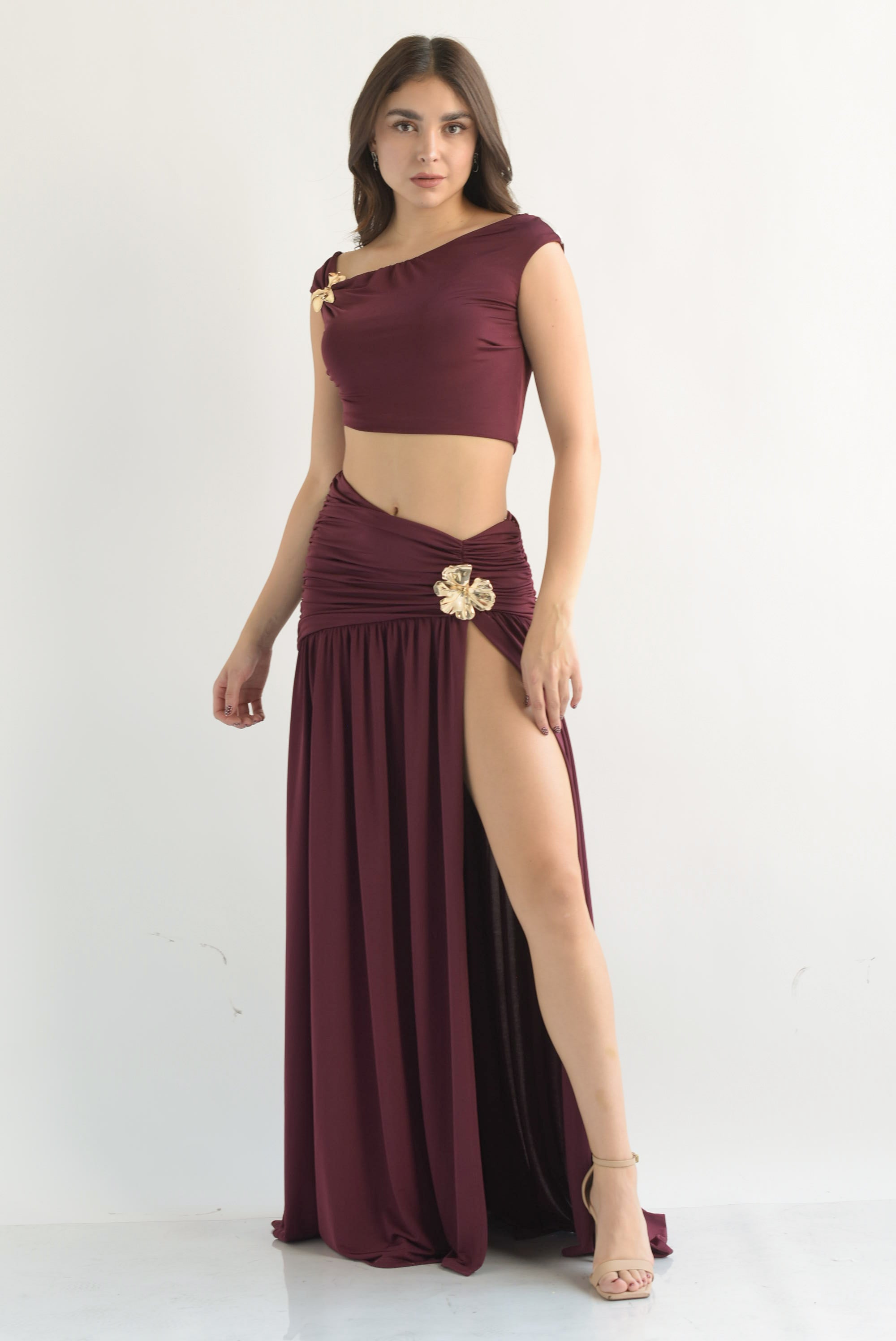 Set Falda pretina drapeada y Top broches Vino