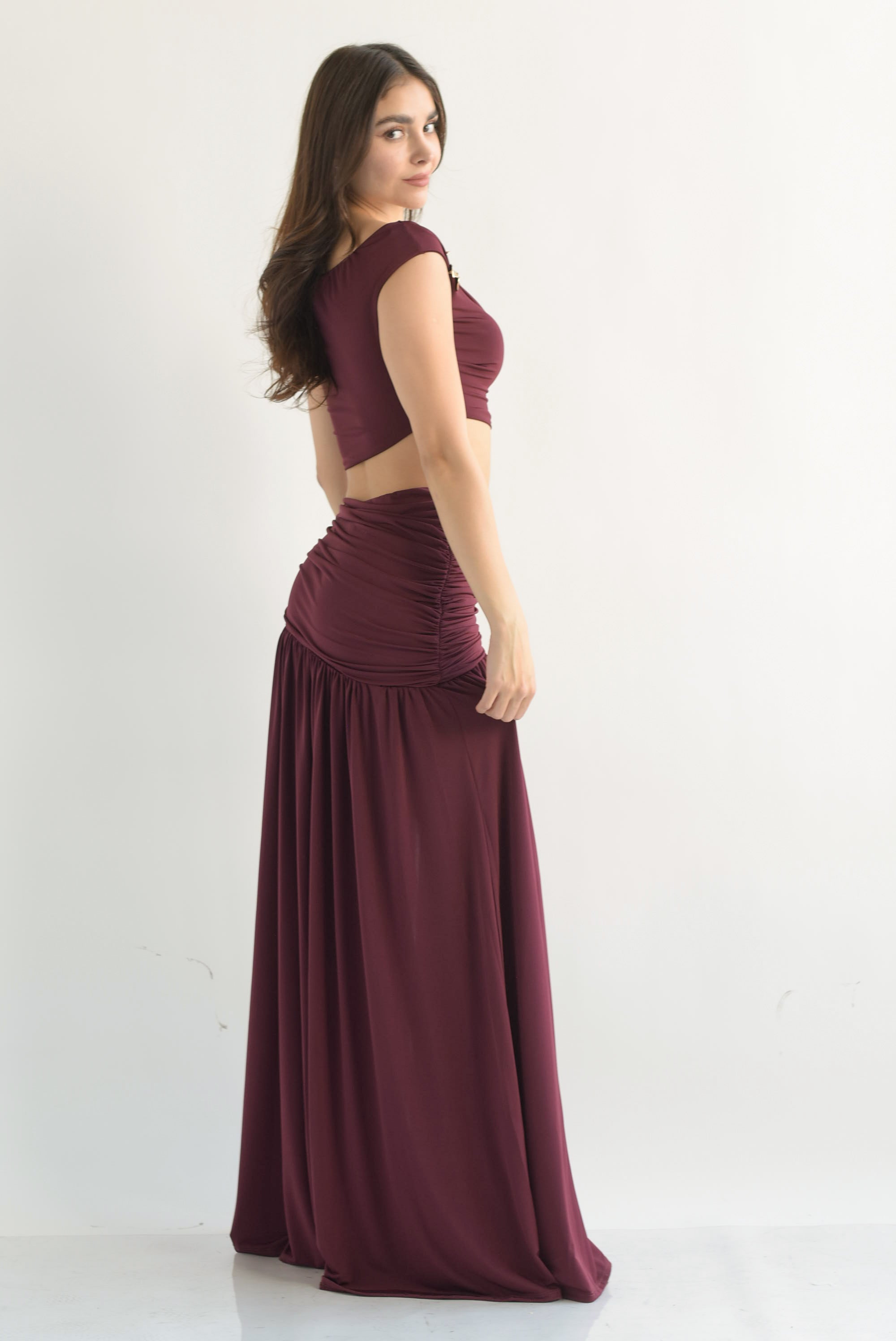 Set Falda pretina drapeada y Top broches Vino