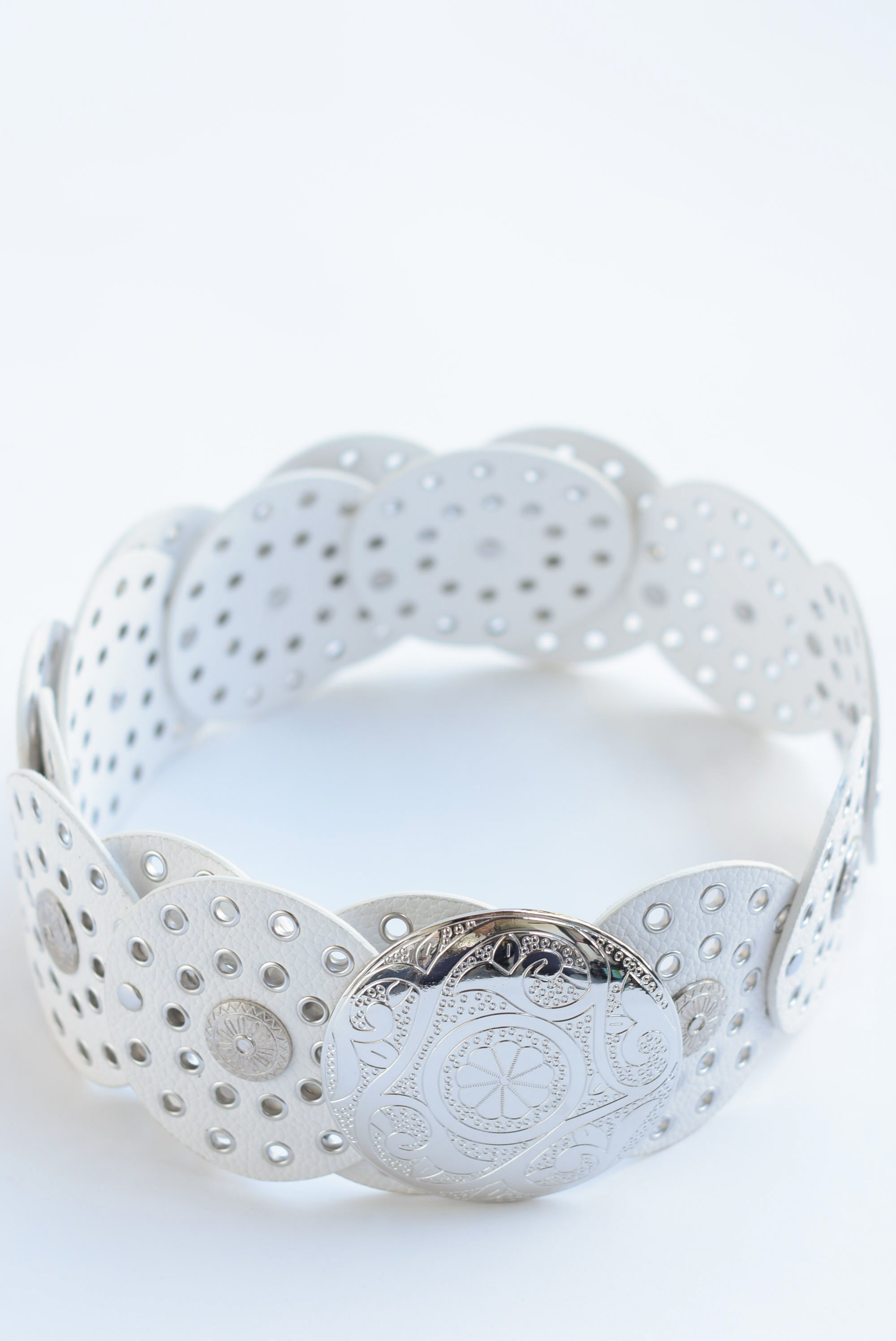 Cinturón argollas placa plata Blanco