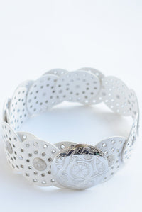 Fashion Styled Cinturón argollas placa plata Blanco