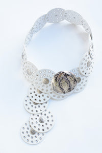 Fashion Styled Cinturón argollas placa plata Blanco