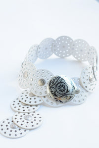 Fashion Styled Cinturón argollas placa plata Blanco