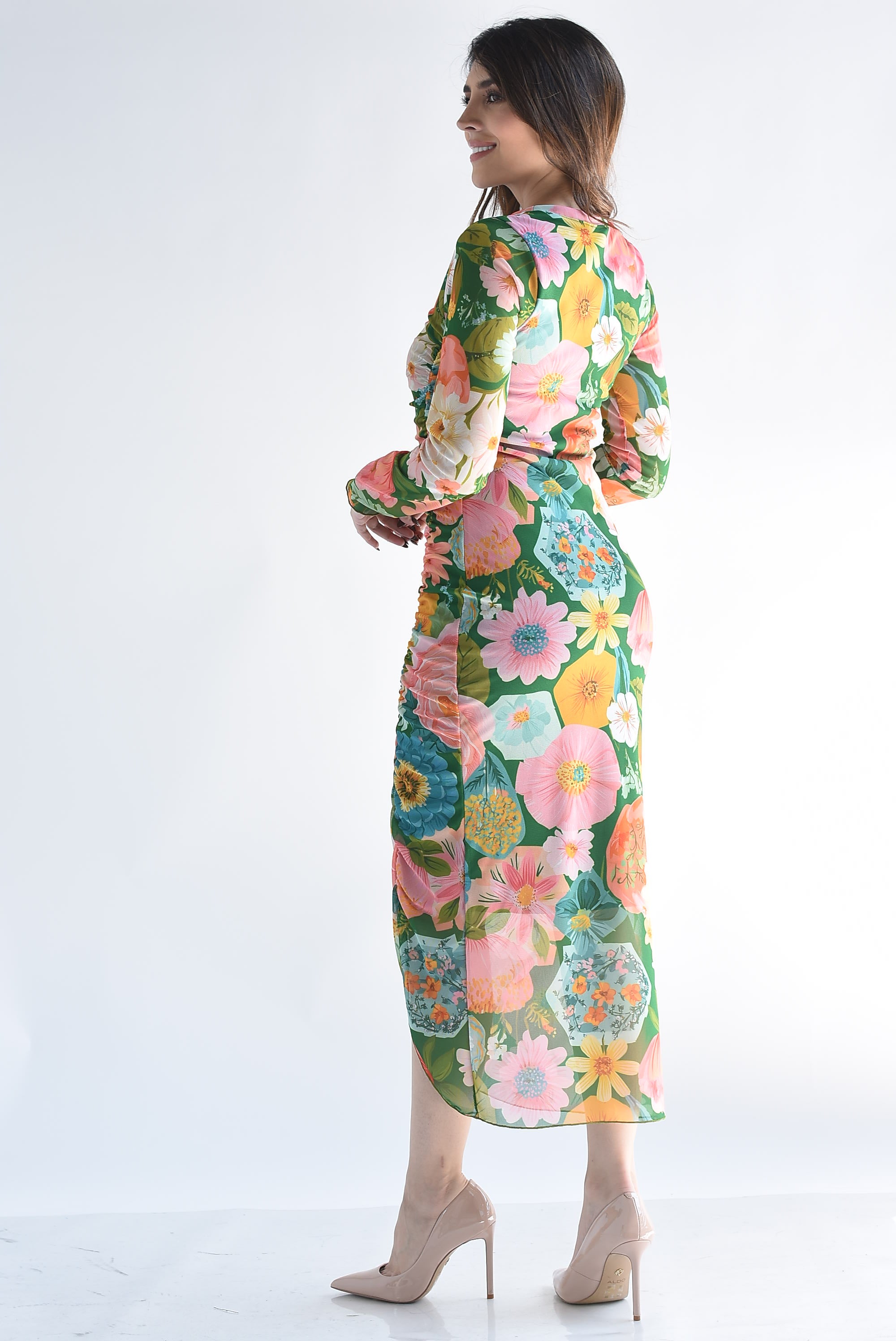 Vestido mesh drapeado lateral flores
