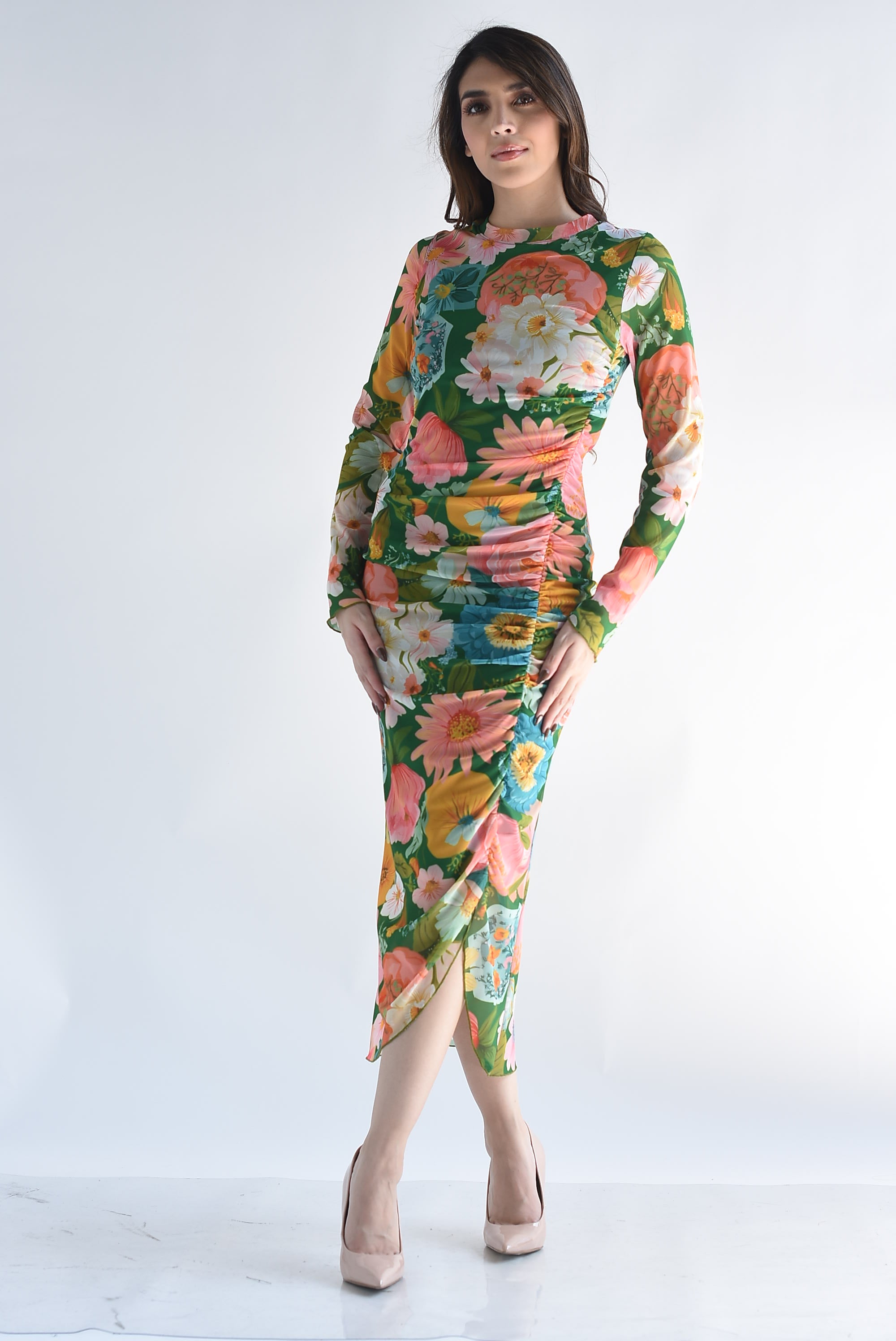 Vestido mesh drapeado lateral flores