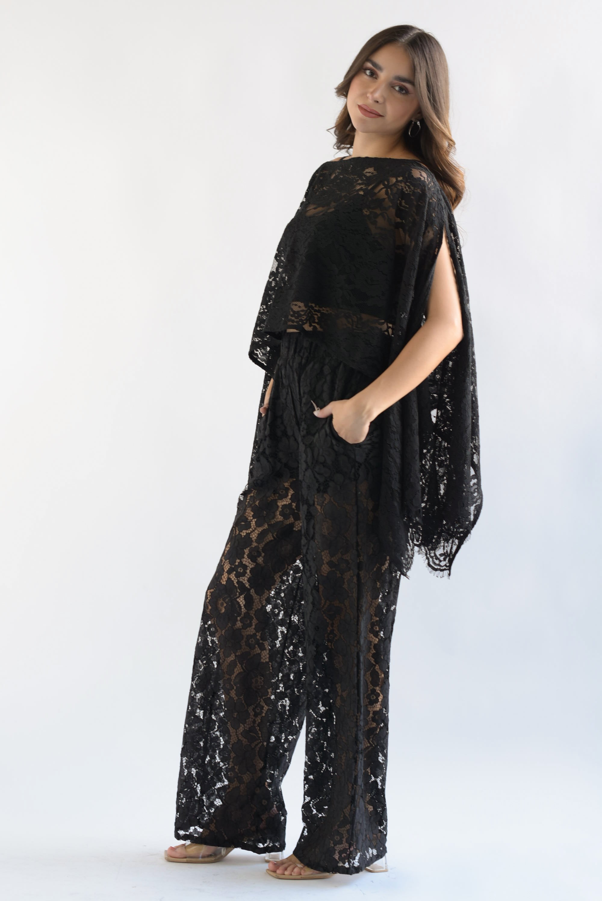 Set Pantalón y Capa encaje Negro