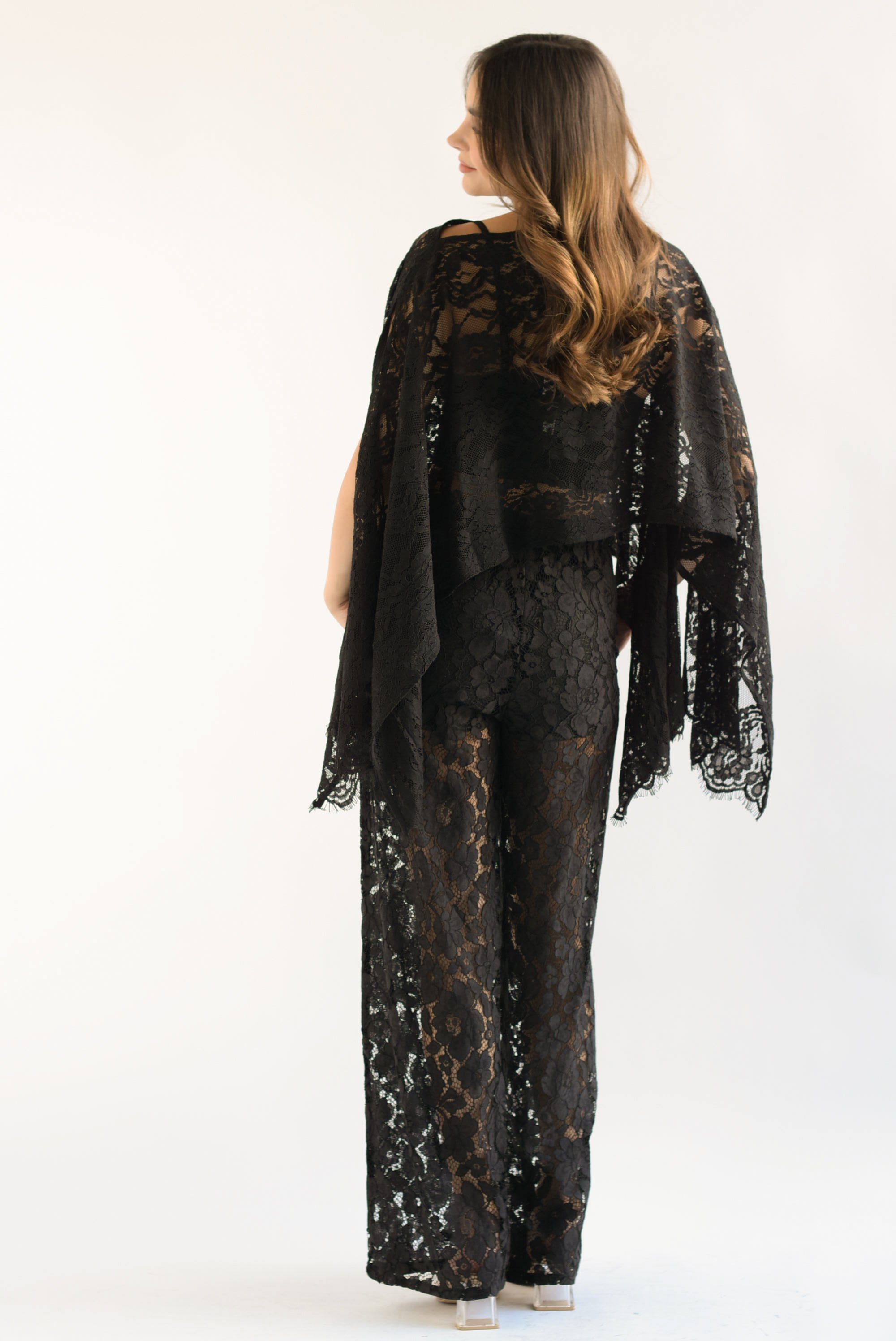 Set Pantalón y Capa encaje Negro