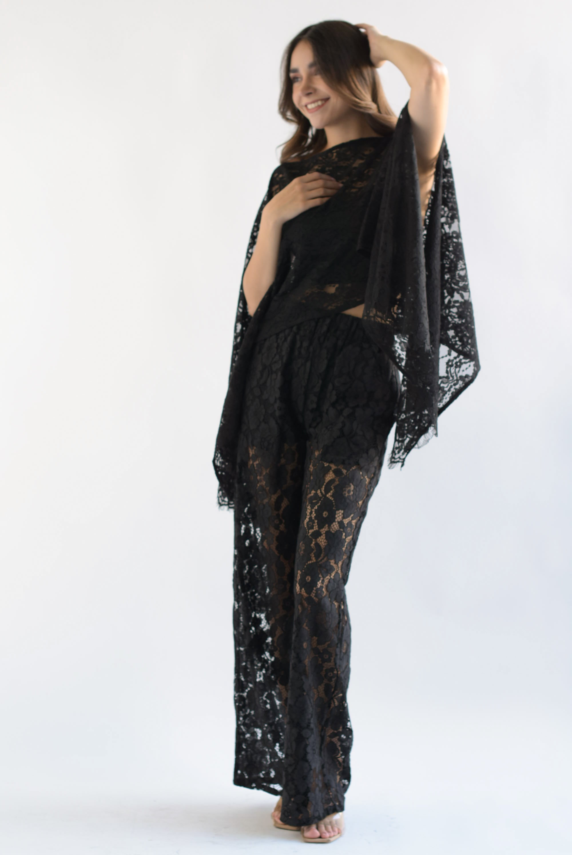 Set Pantalón y Capa encaje Negro