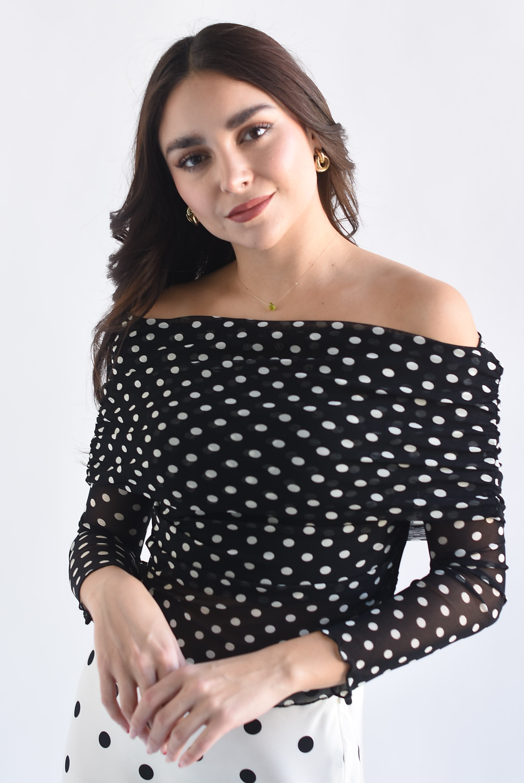Blusa mesh off-shoulder polka dots