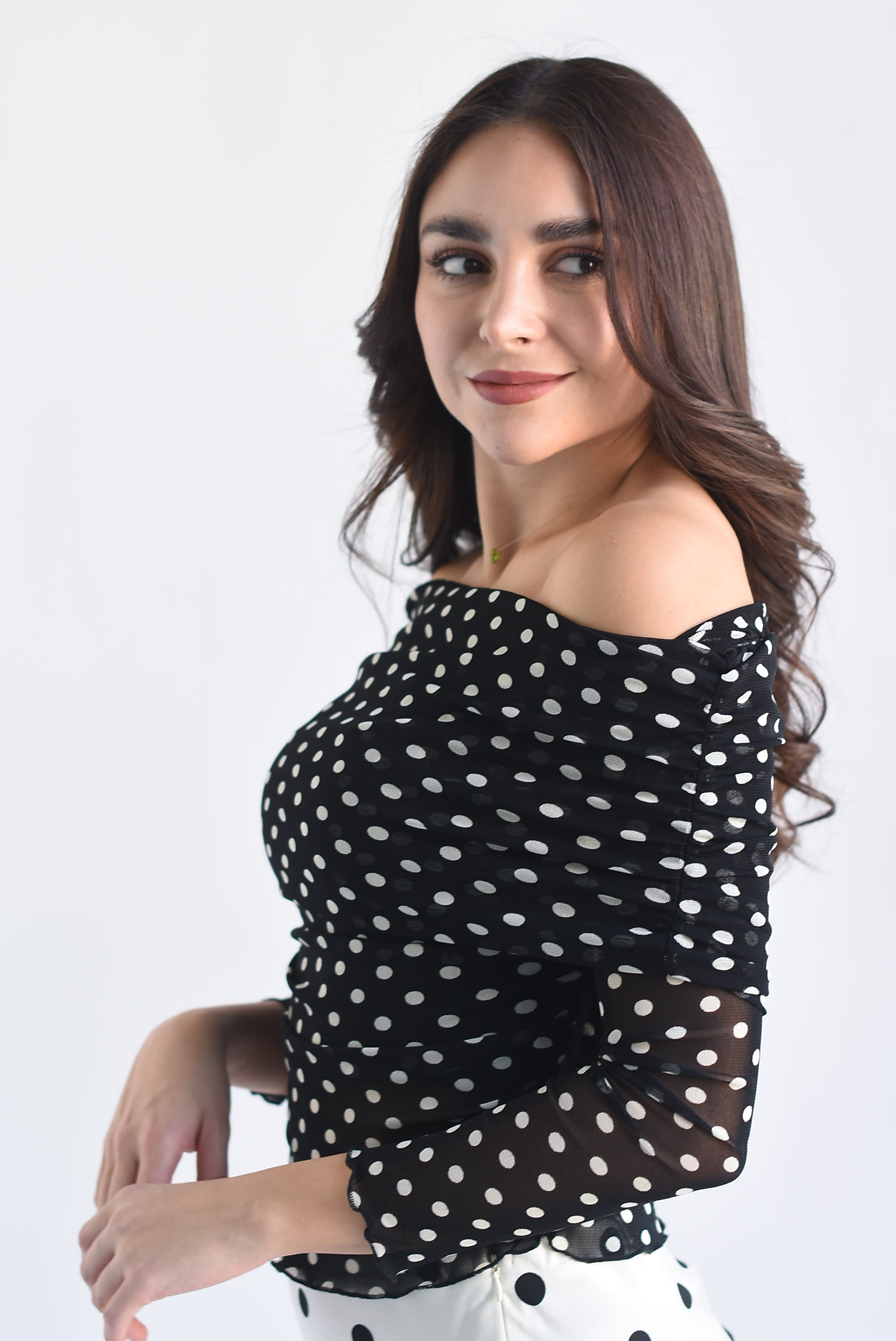 Blusa mesh off-shoulder polka dots