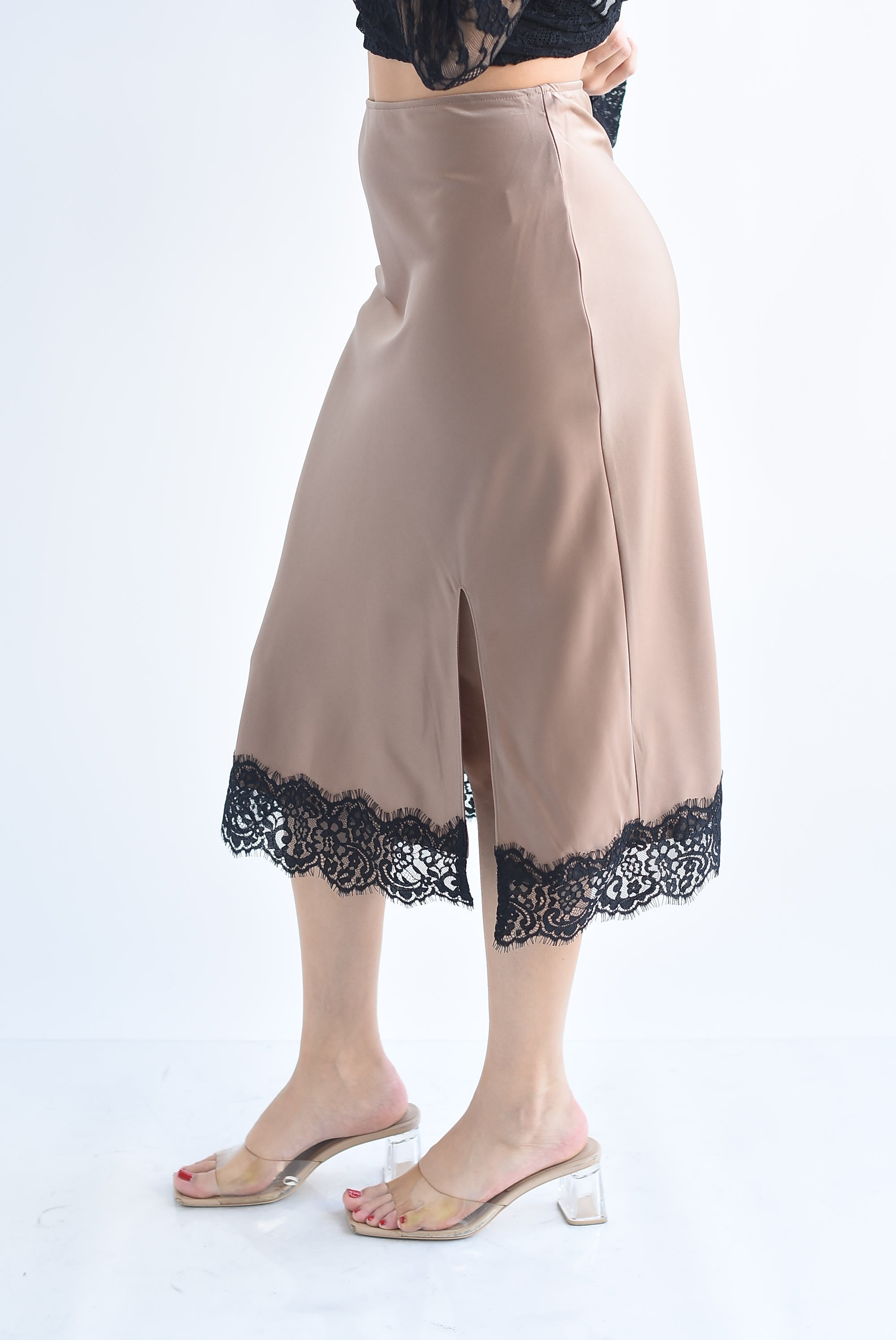 Falda midi lencera abertura encaje