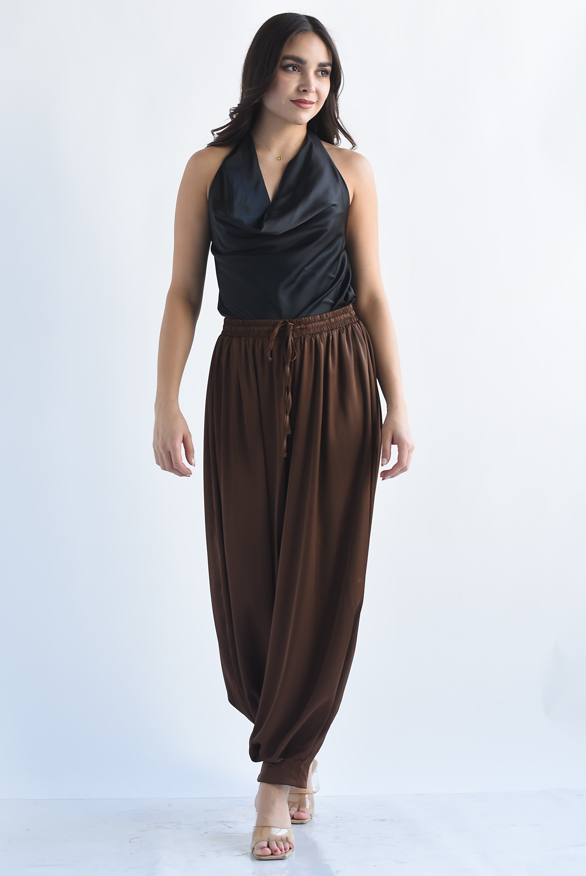 Pantalón globo satinado pinzas tobillos