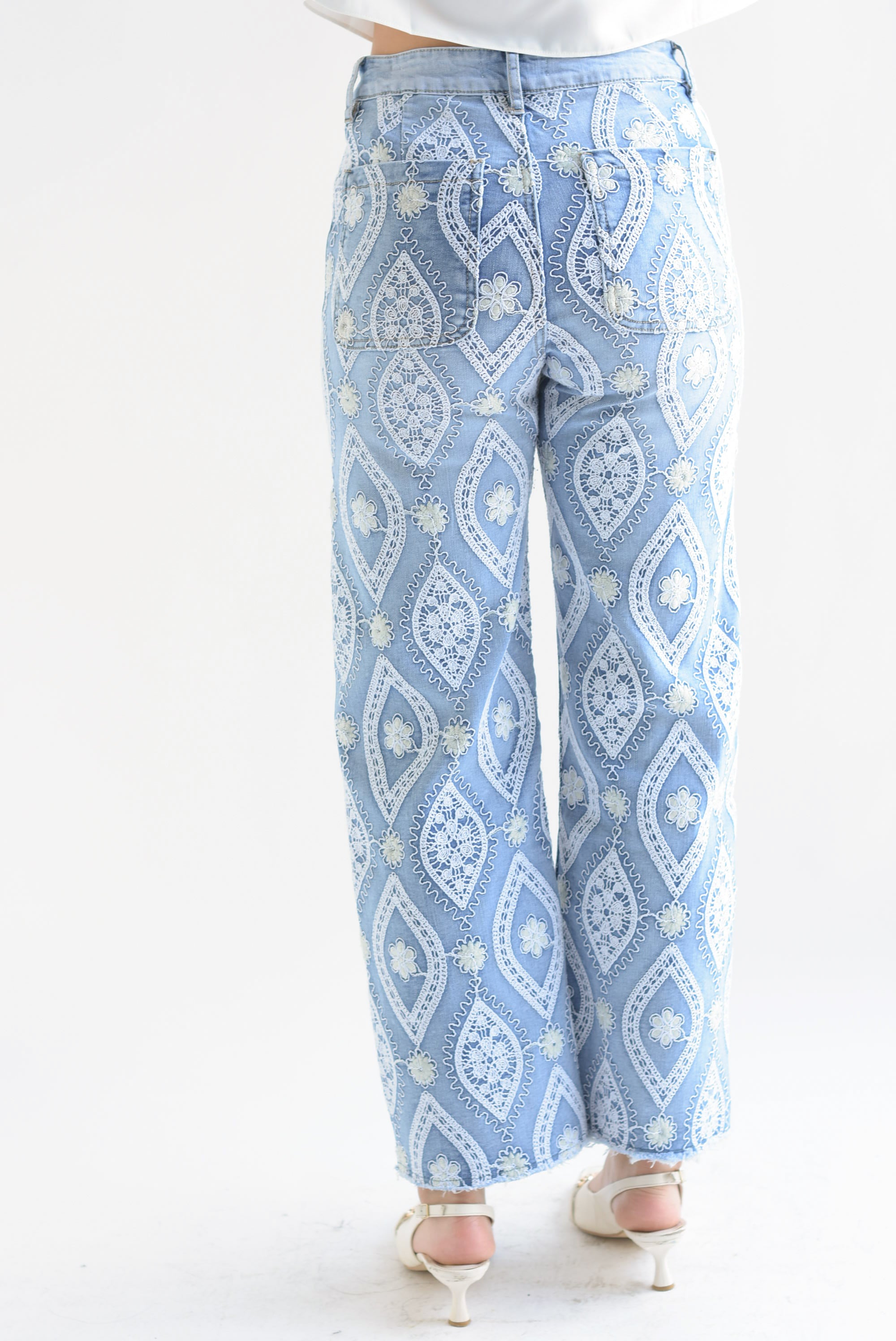 Jeans bordados Paisley