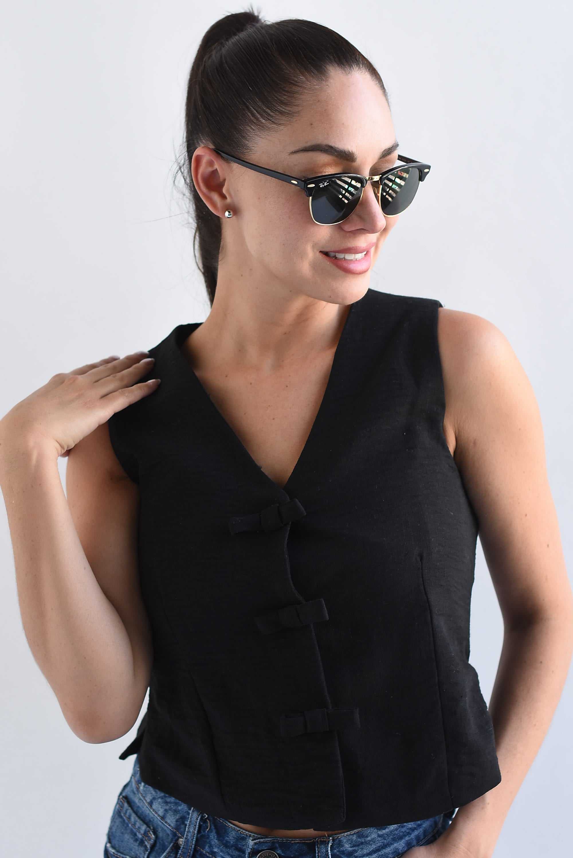 Chaleco broches lazos Negro