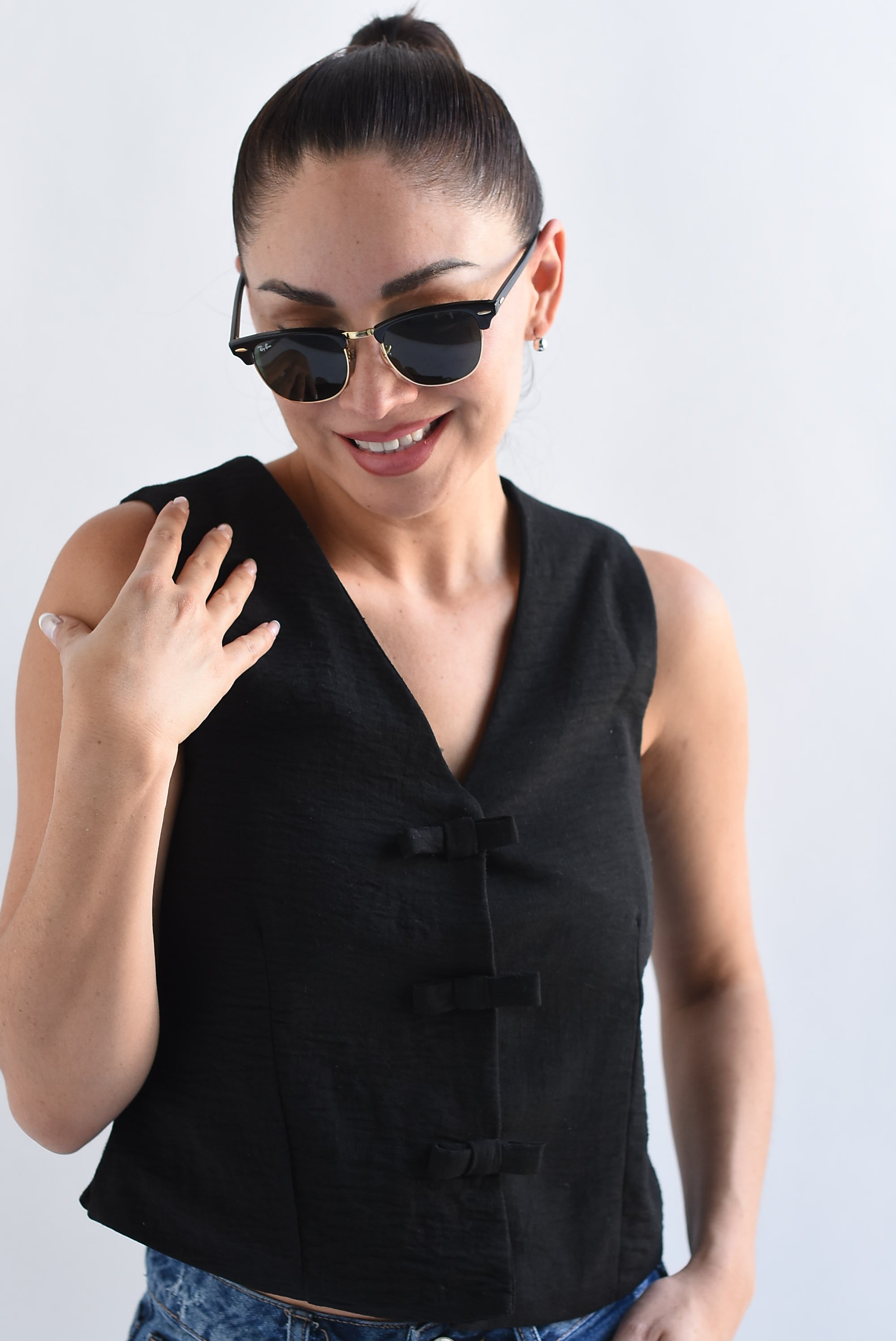 Chaleco broches lazos Negro