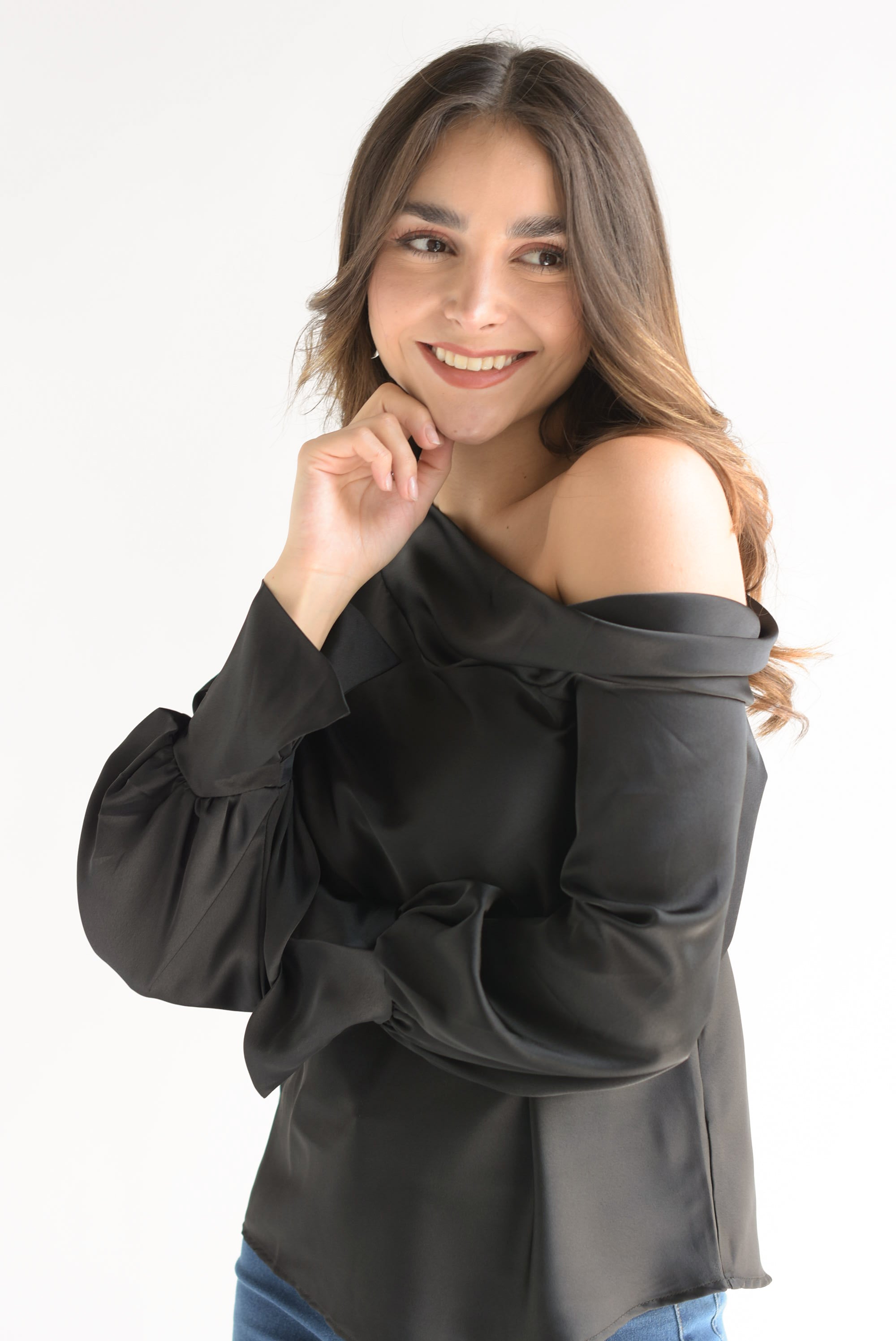 Blusa cuello drapeado satín Negro