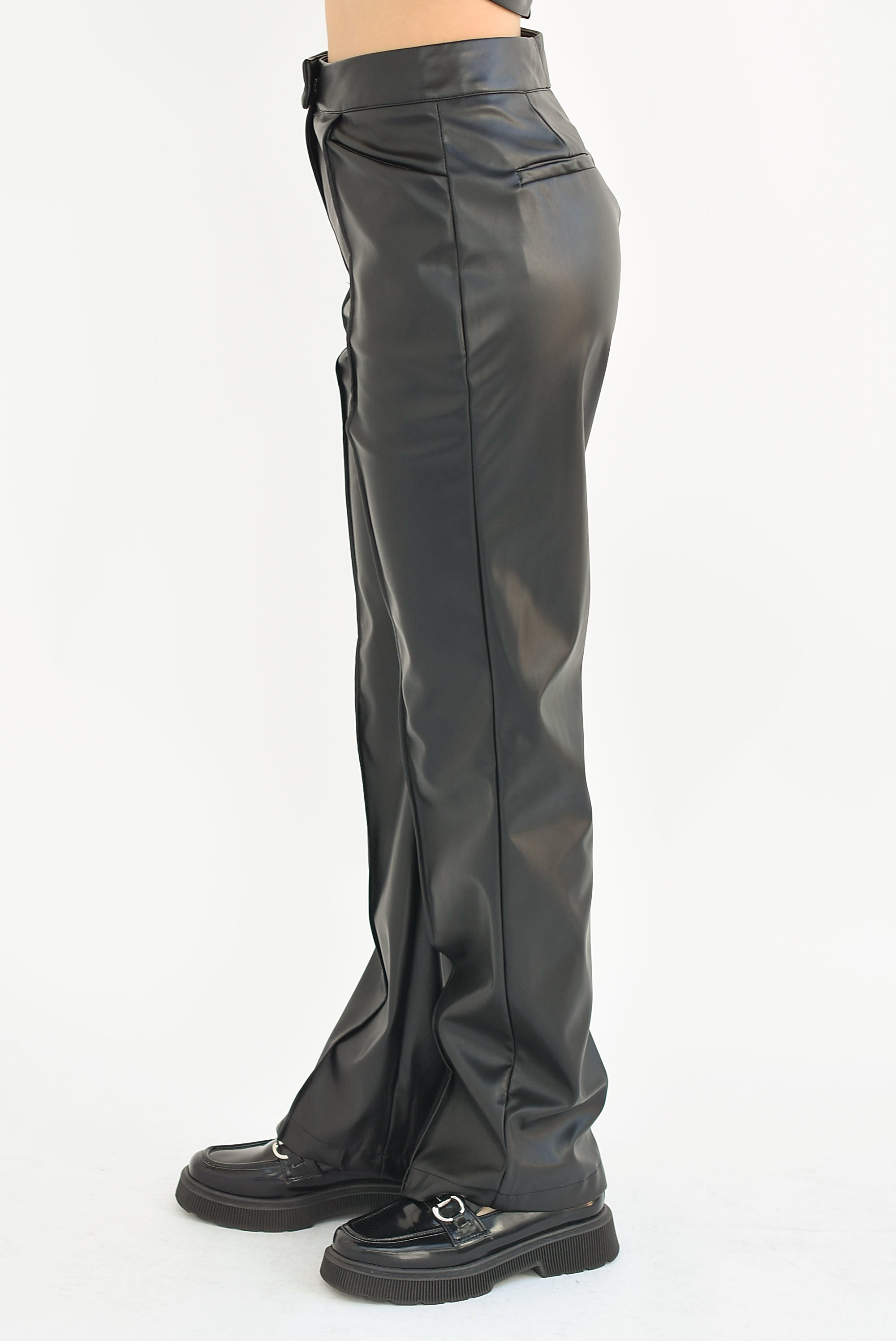 Pantalón recto vinipiel Negro