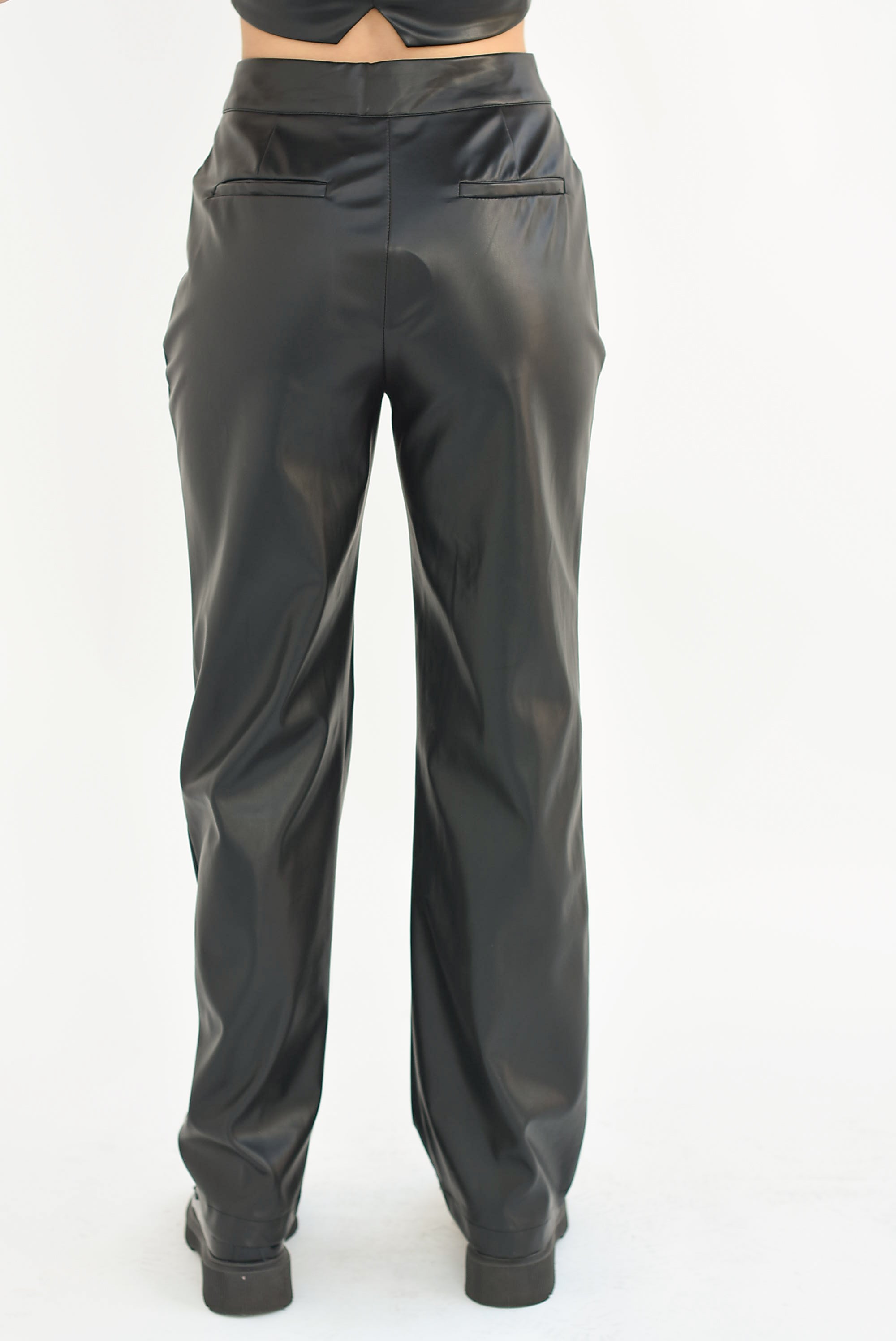 Pantalón recto vinipiel Negro