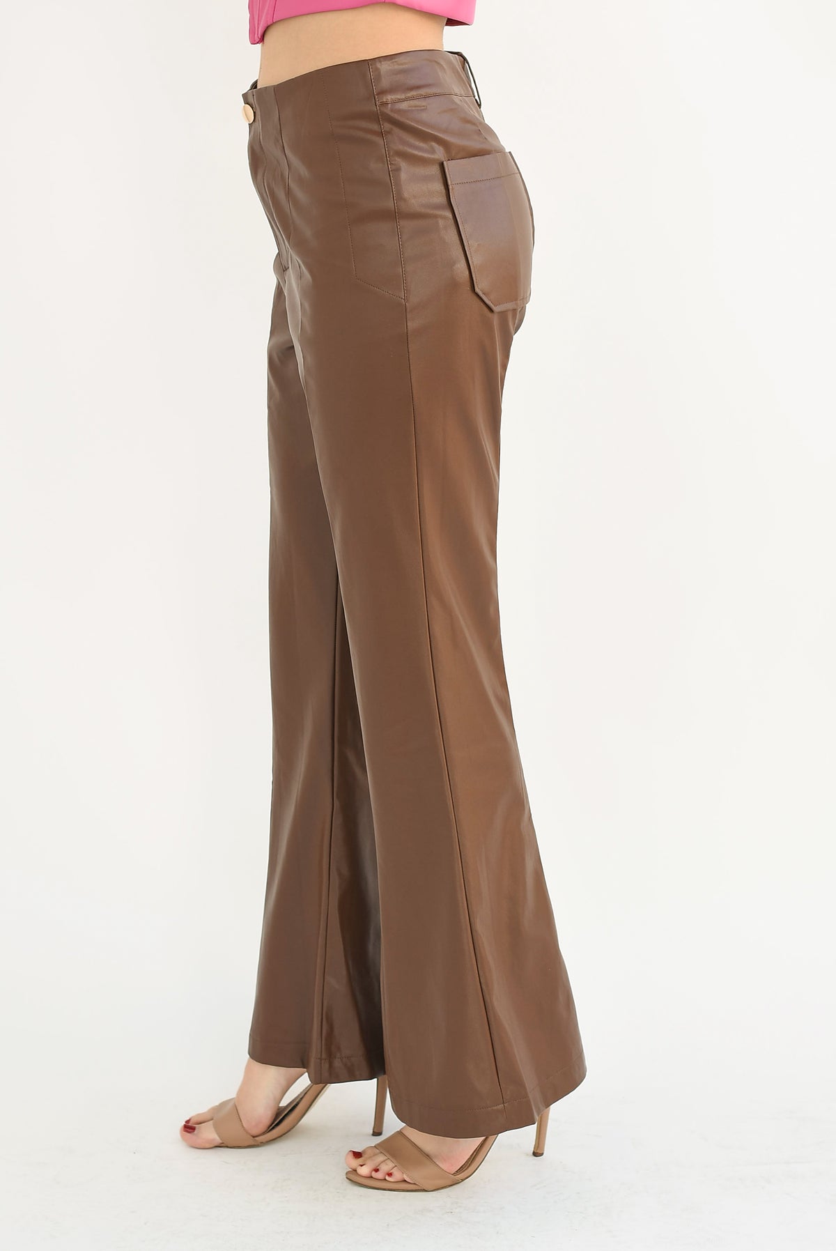 Pantalón flare vinipiel Café
