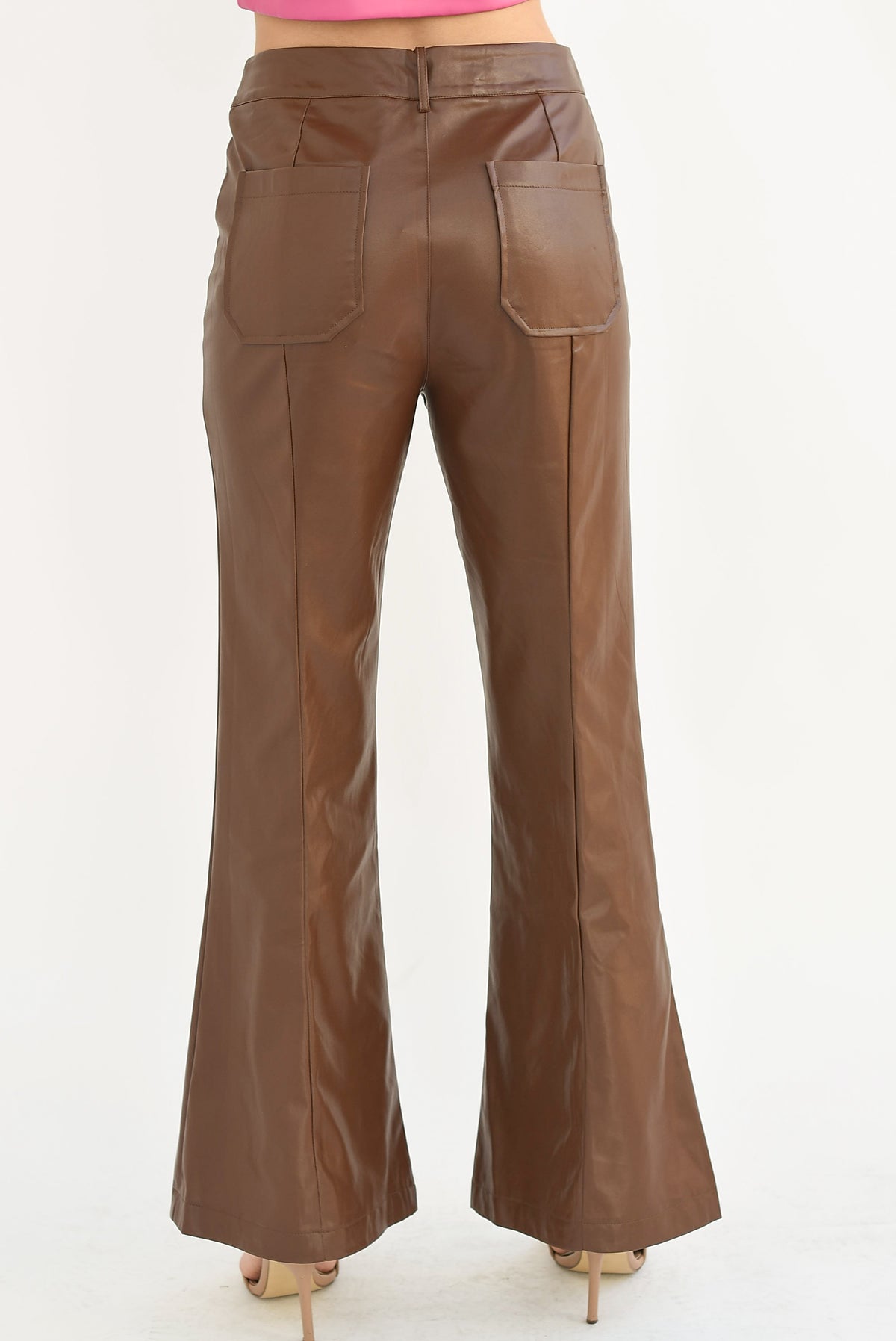 Pantalón flare vinipiel Café