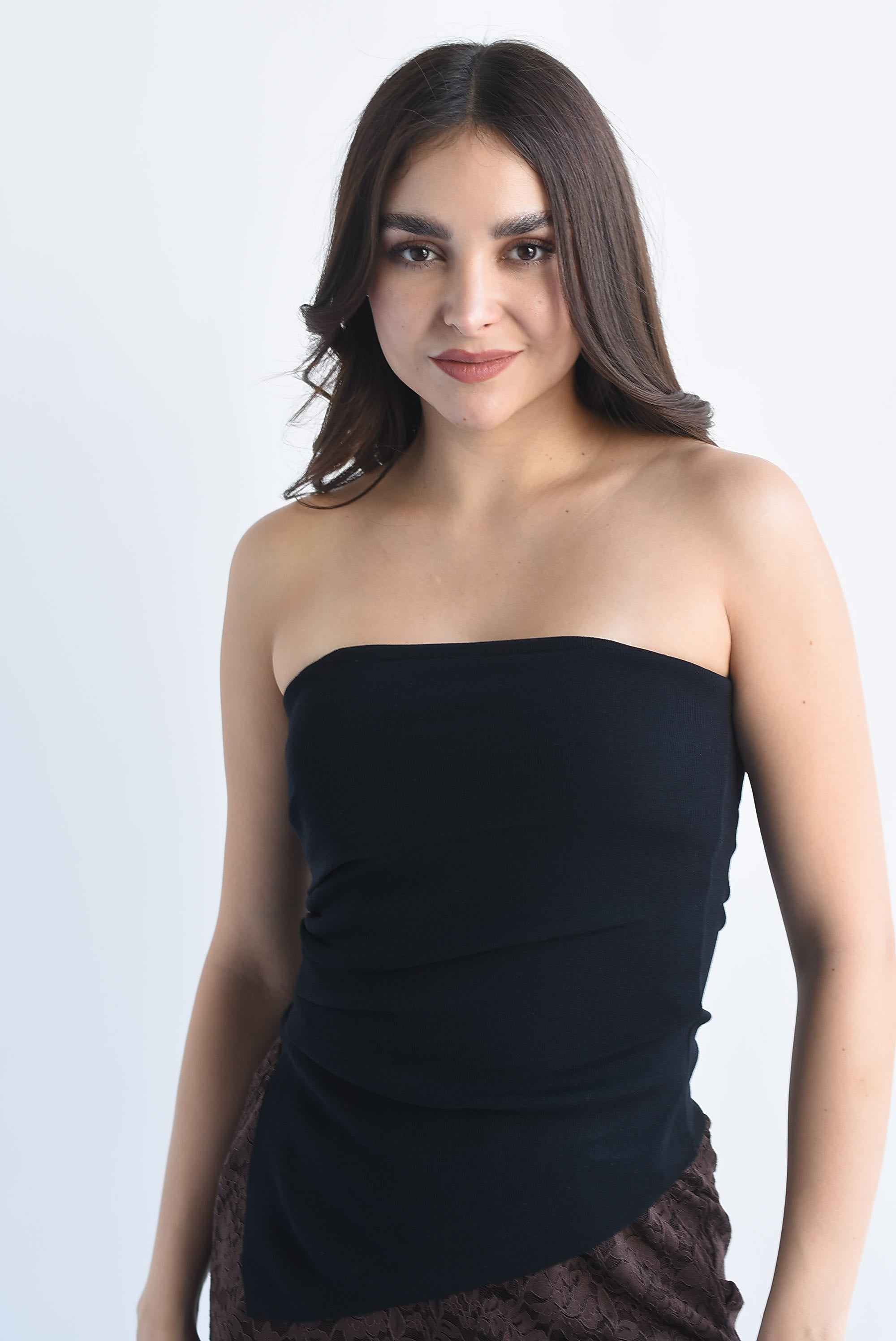 Blusa punto strapless asimétrica