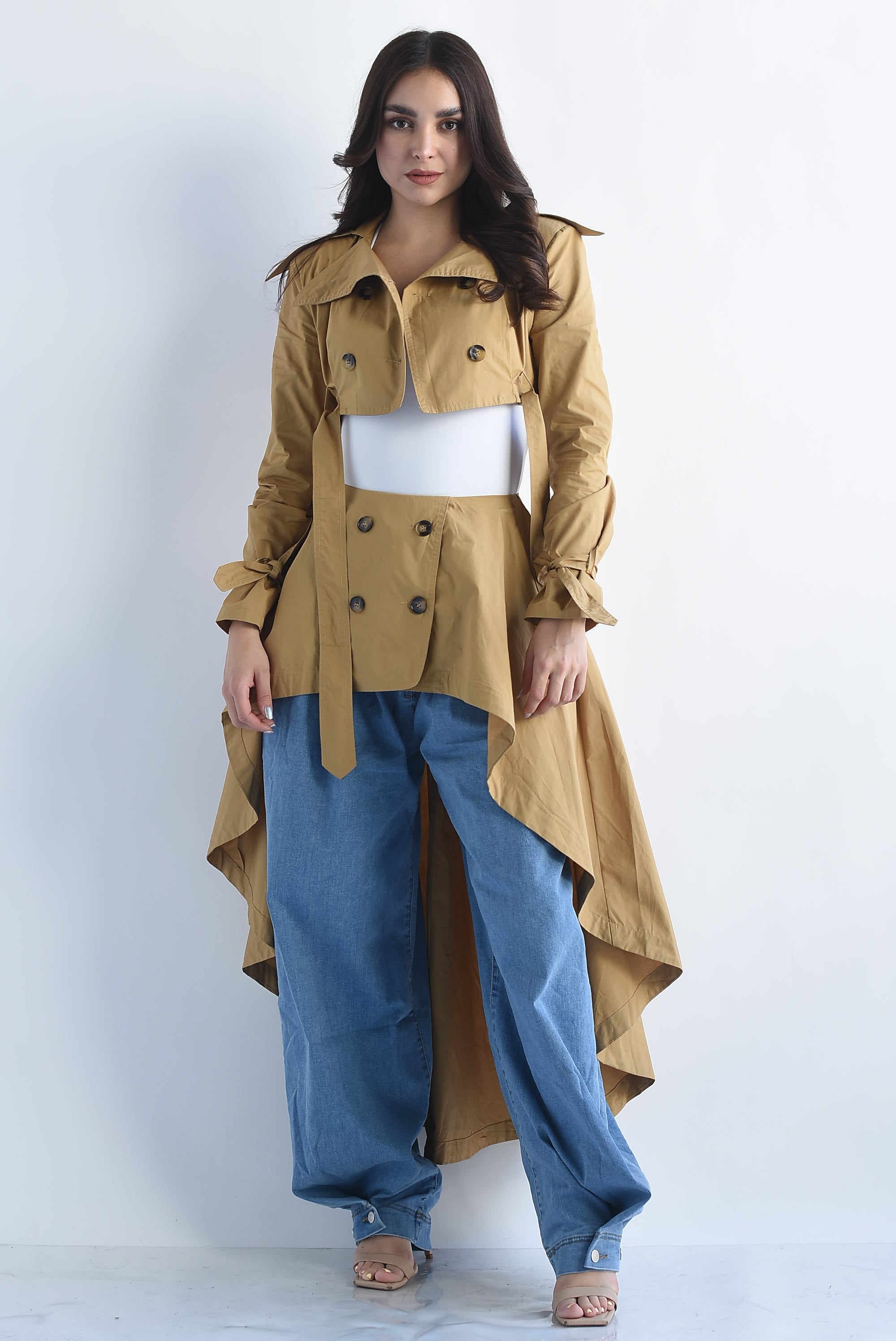 Gabardina crop con faldón