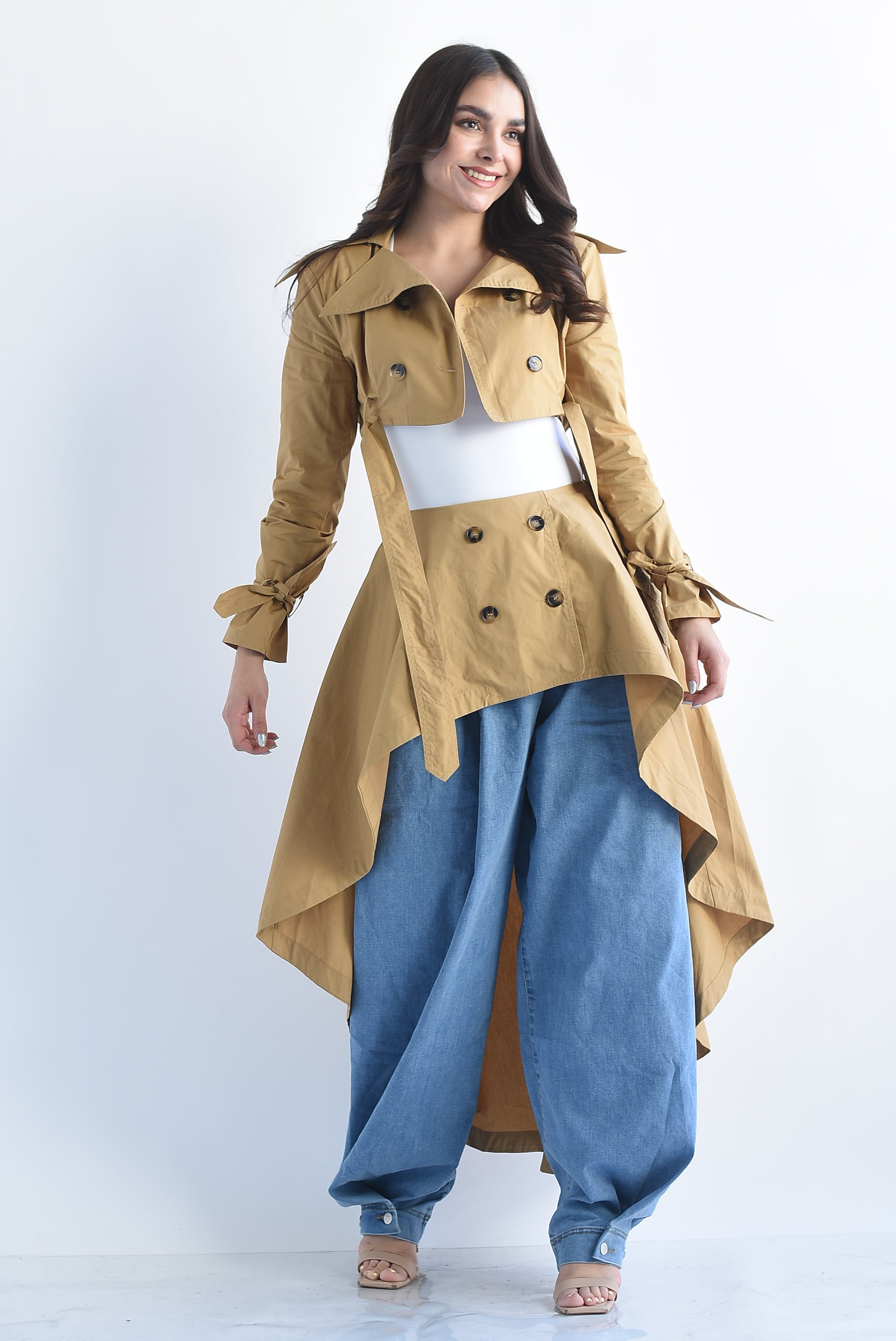 Gabardina crop con faldón