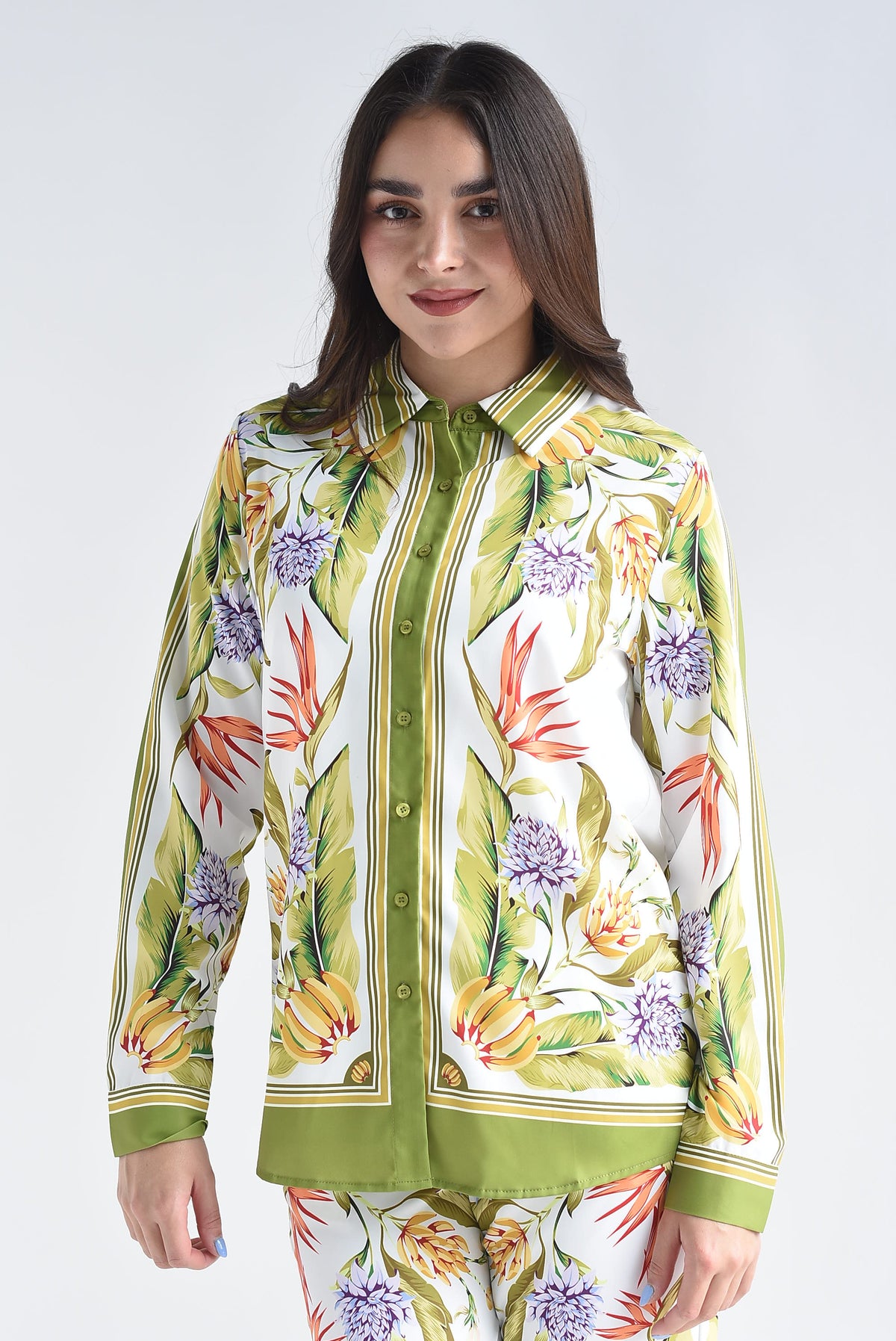 Camisa satín flores filo verde