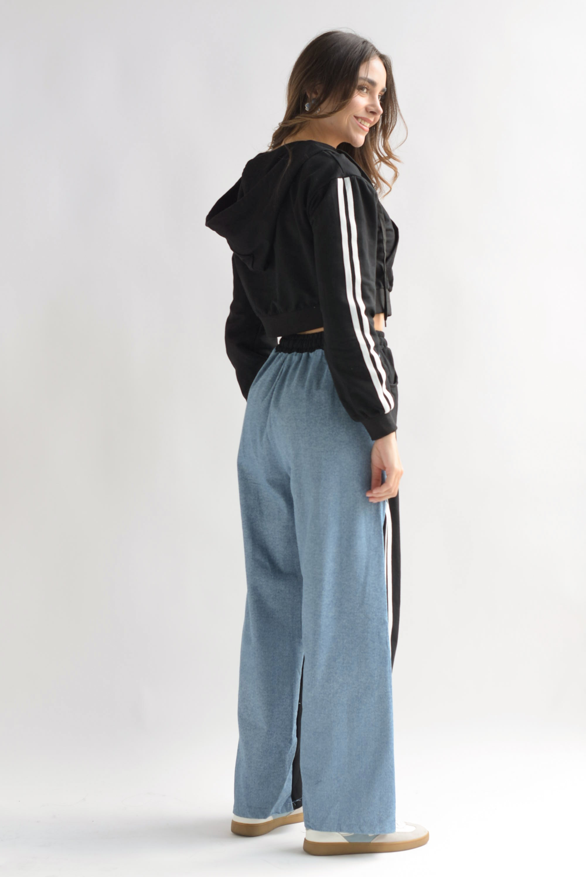 Set Pantalón denim y Hoodie track Negro