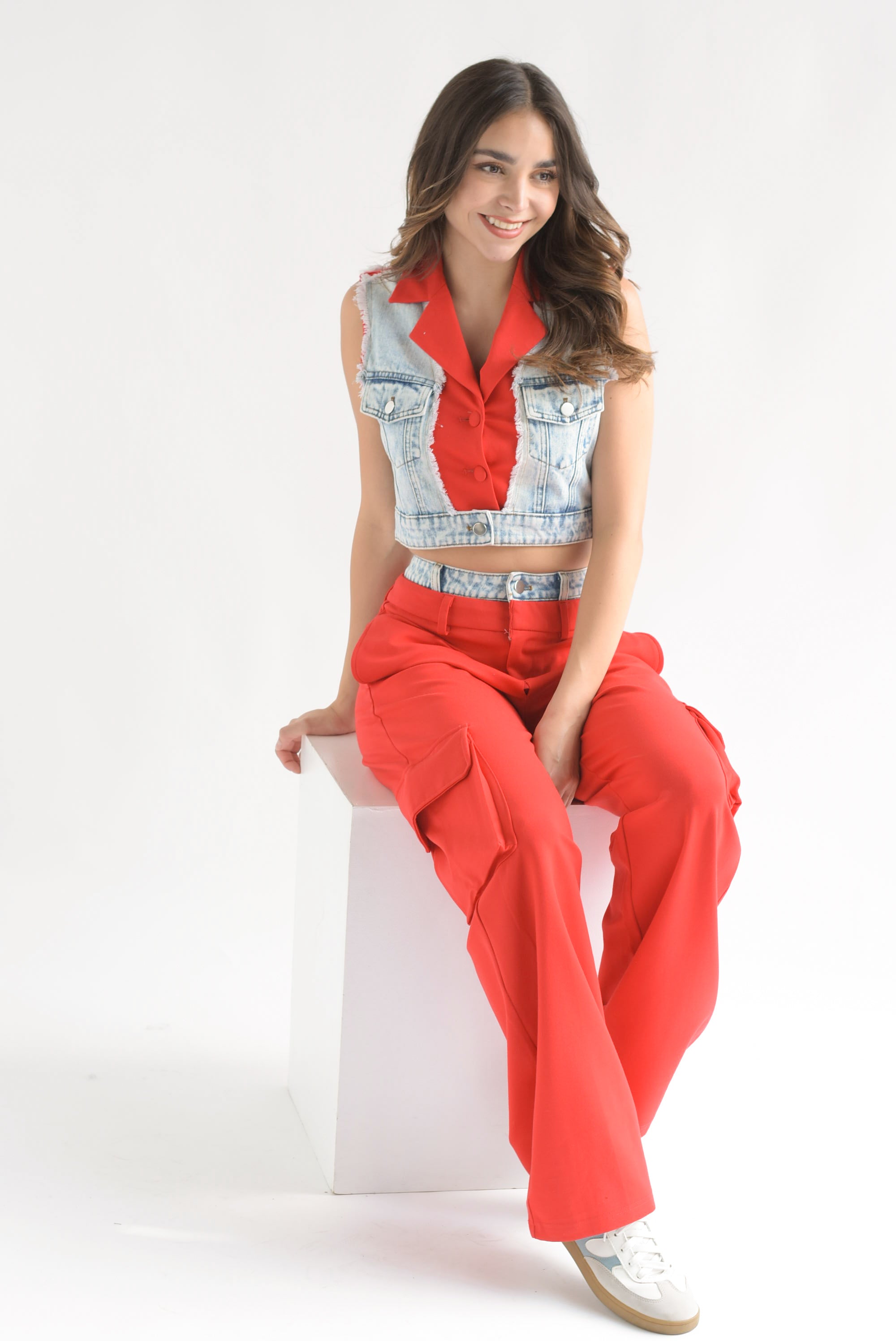 Set Pantalón cargo y Chaleco crop denim Rojo