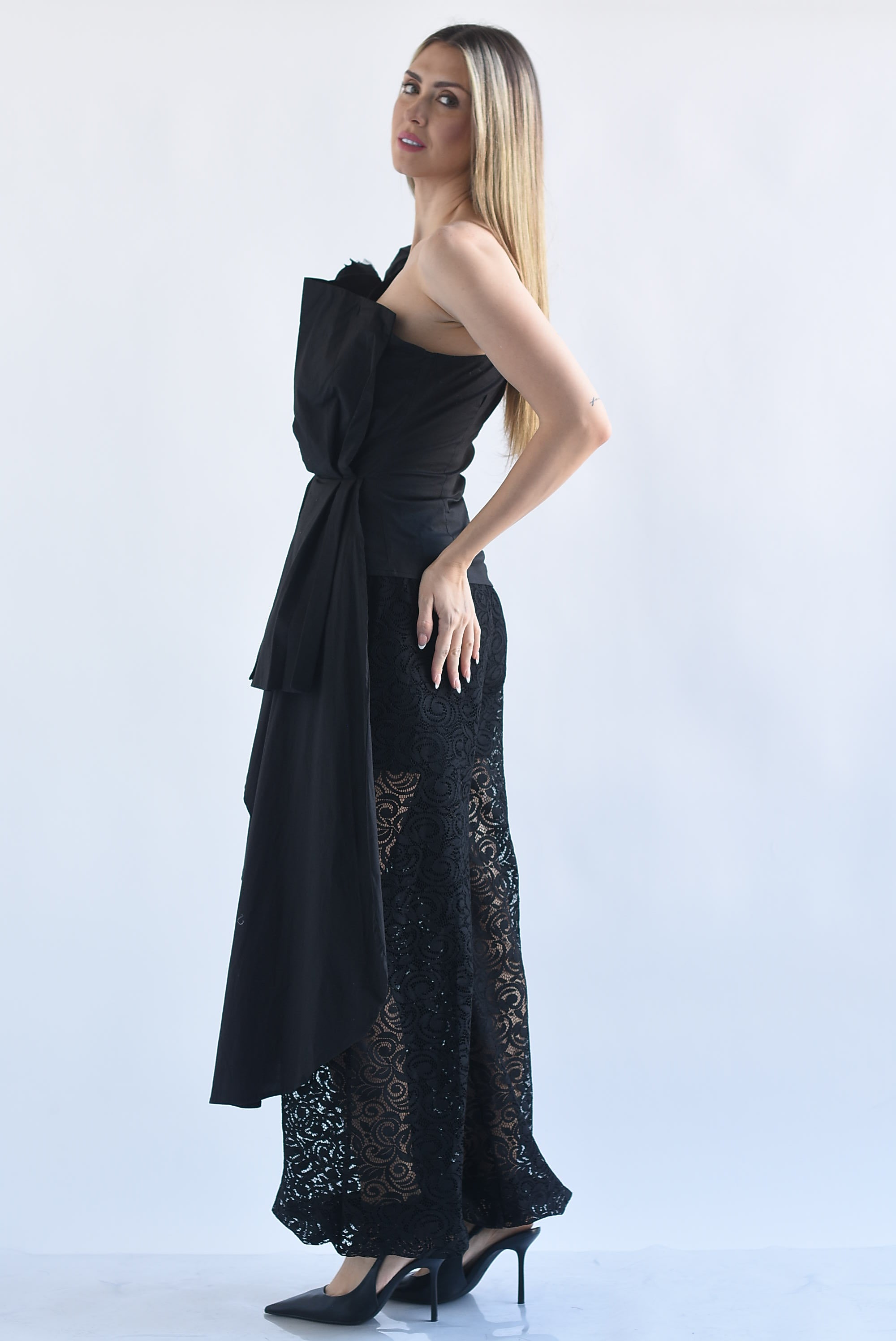 Blusa asimétrica moño cauda