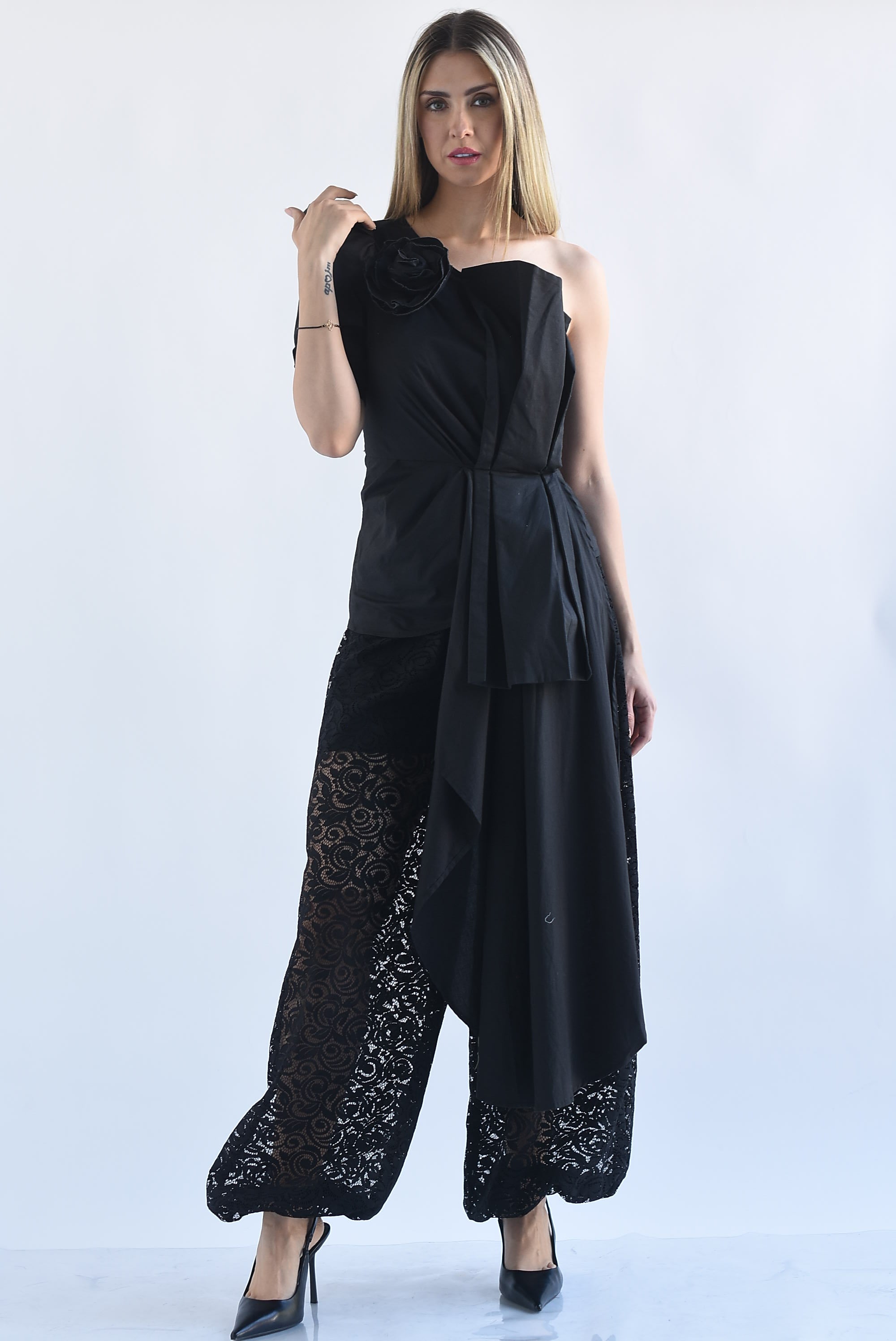 Blusa asimétrica moño cauda