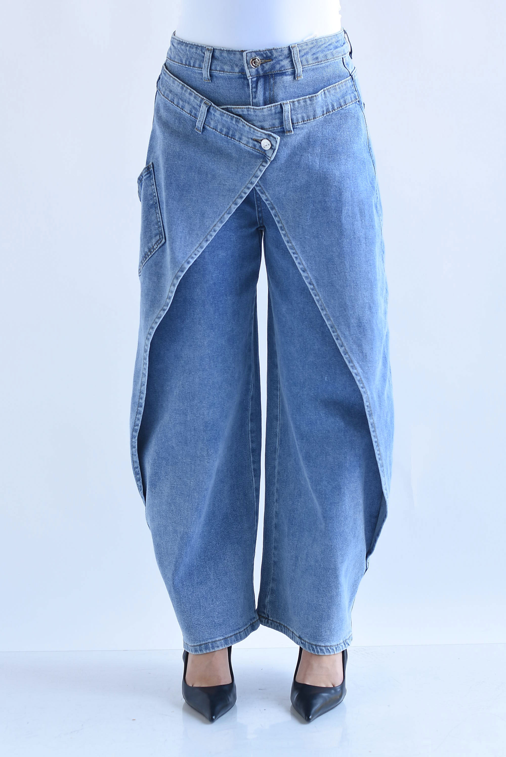 Jeans barrel envolvente asimétrico
