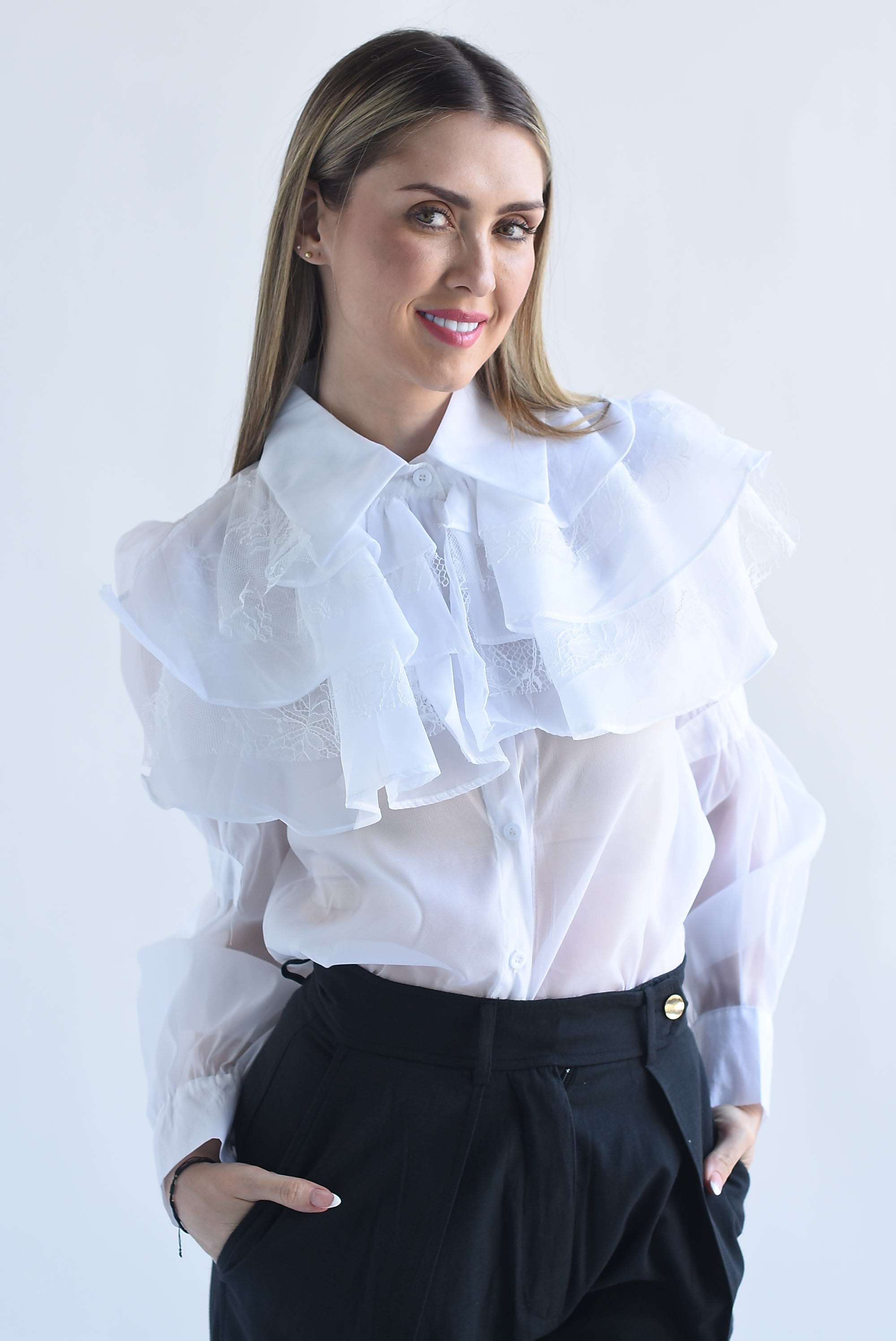 Blusa gasa cuello olanes